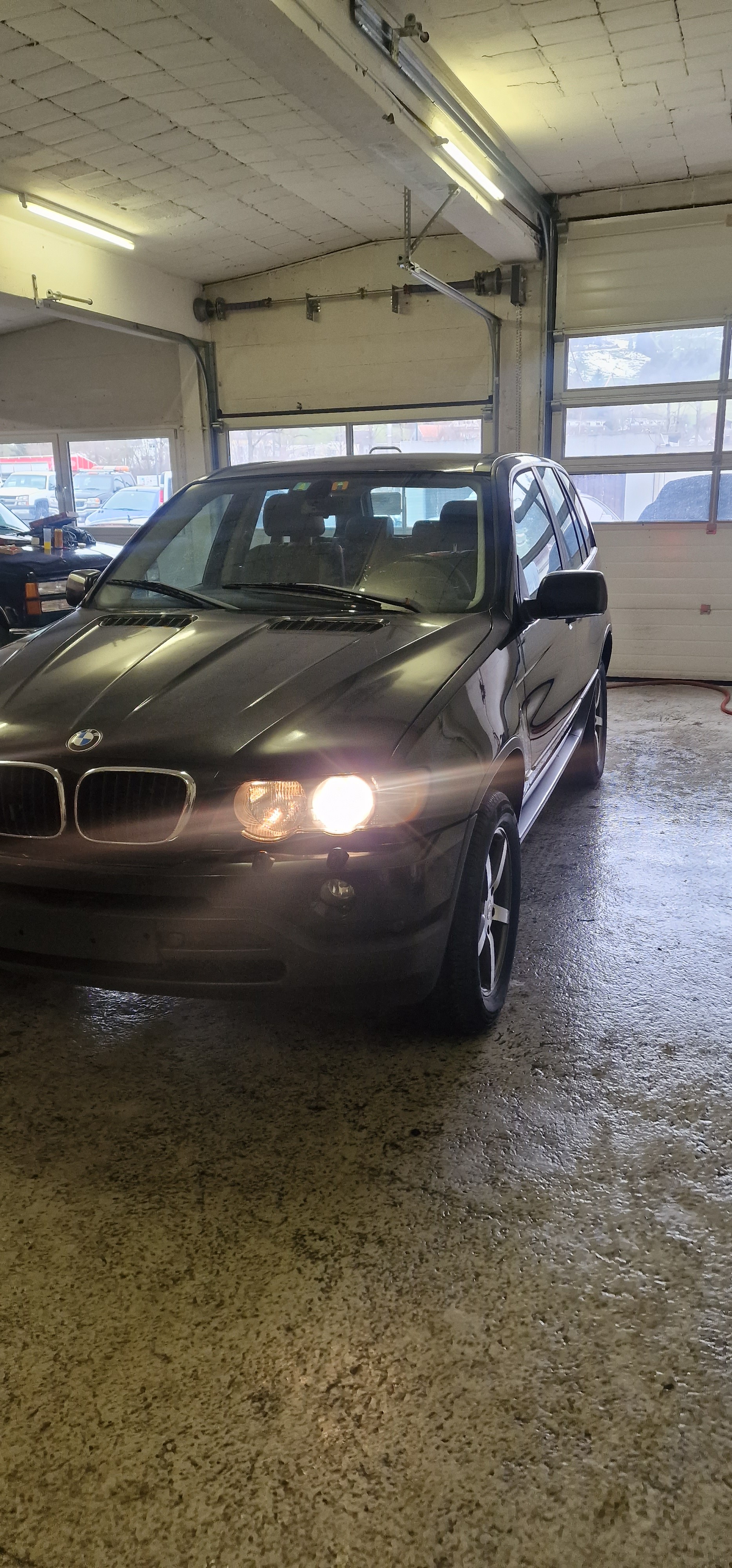 BMW X5 3.0i-image-2
