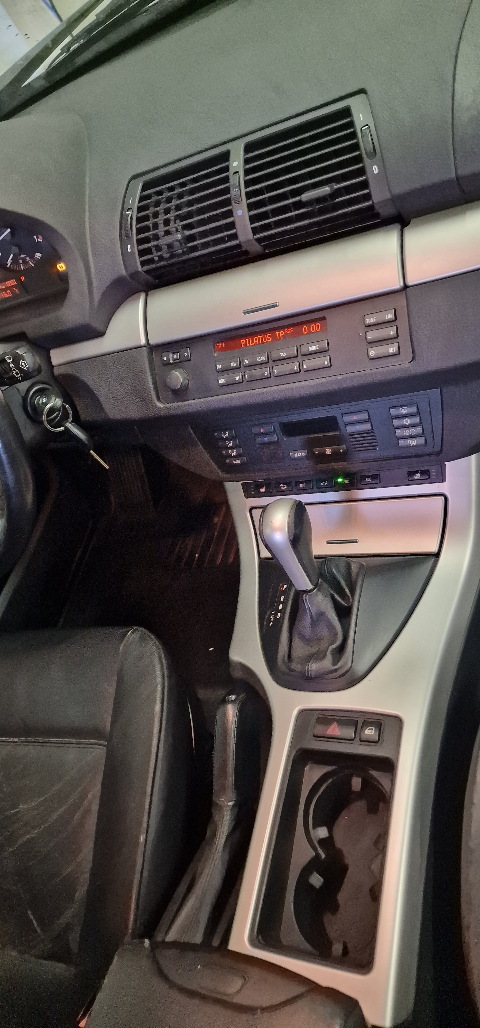 BMW X5 3.0i-image-8