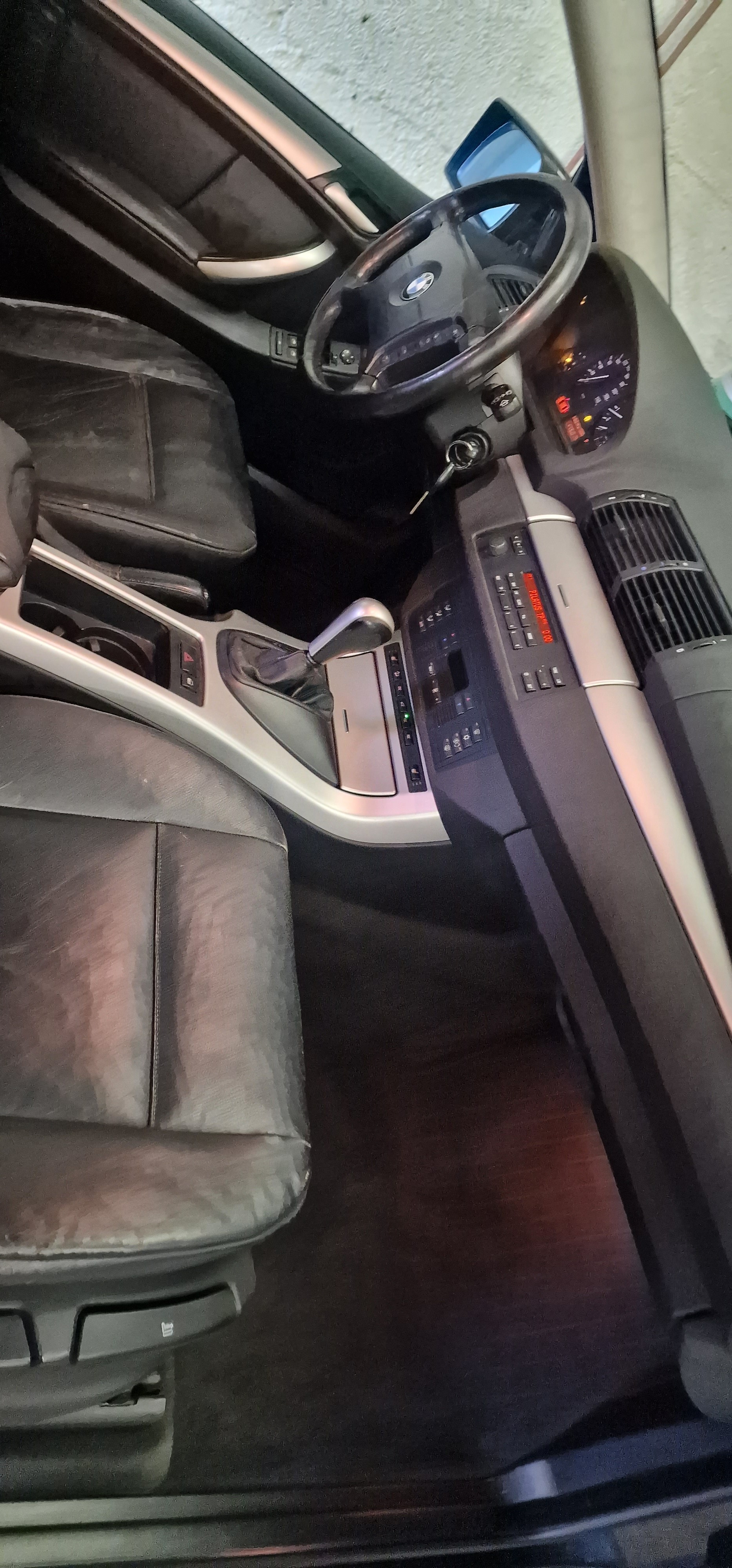 BMW X5 3.0i-image-7