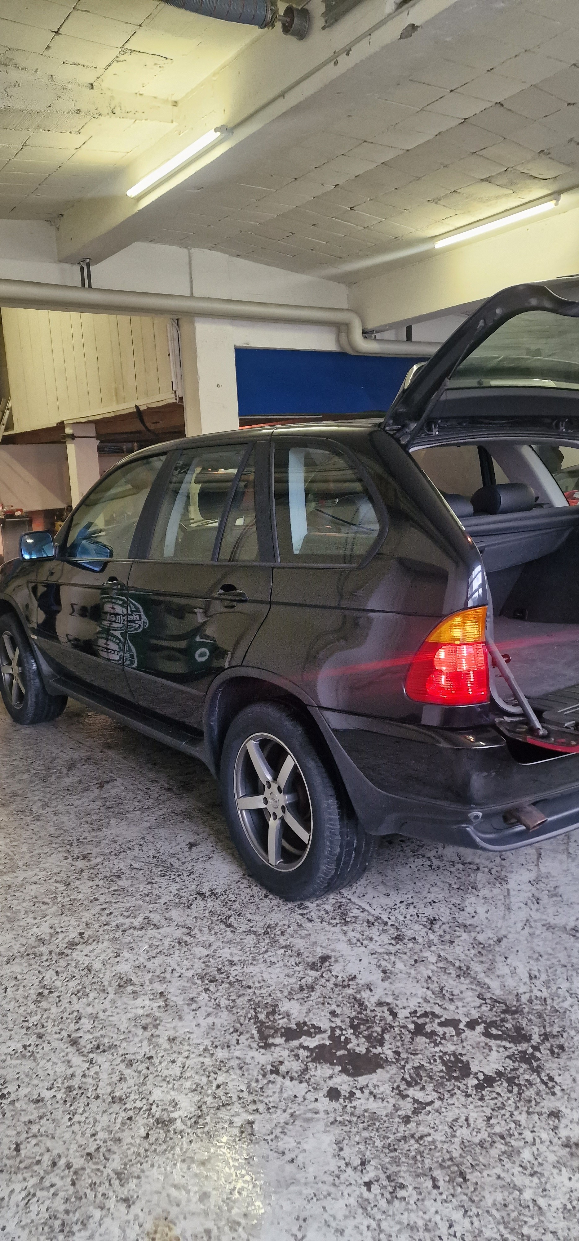 BMW X5 3.0i-image-1