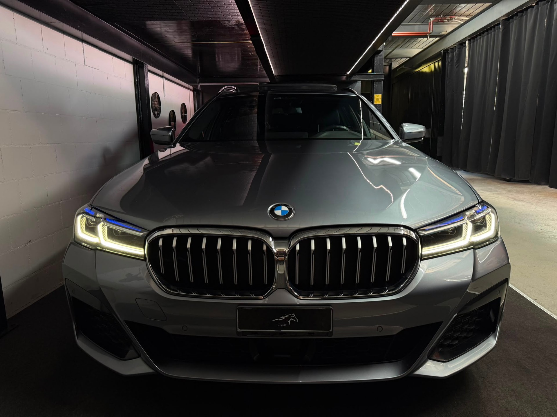 BMW 530d xDrive 48V Touring Pure M Sport Steptronic-image-6