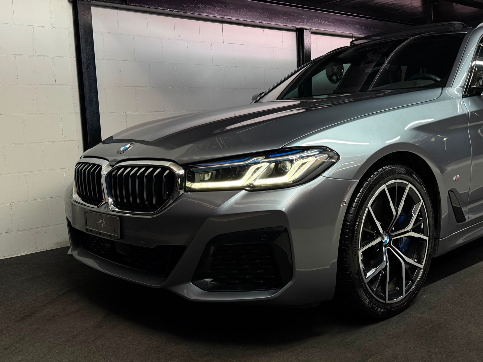 BMW 530d xDrive 48V Touring Pure M Sport Steptronic-image-10
