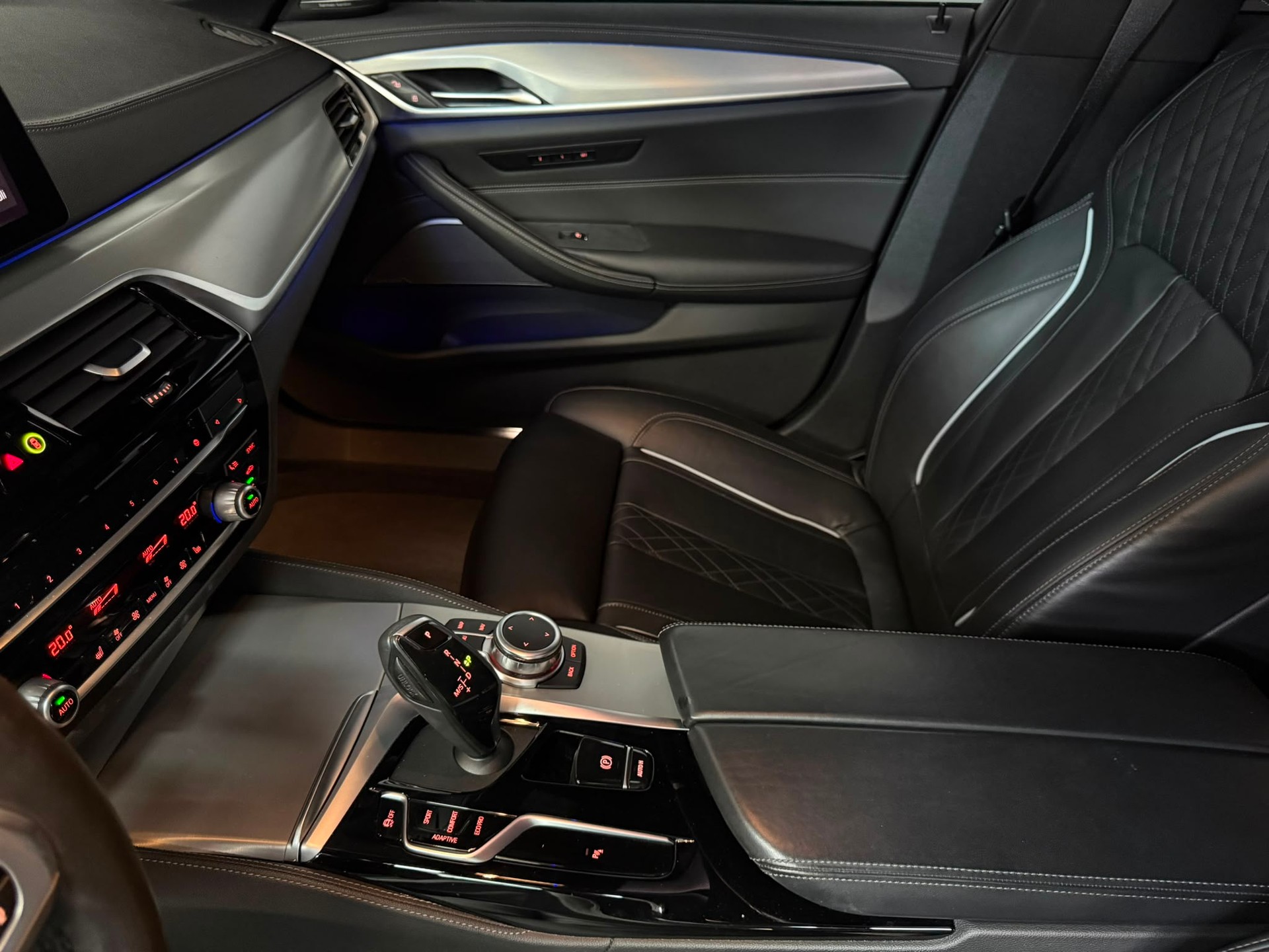 BMW 530d xDrive 48V Touring Pure M Sport Steptronic-image-23