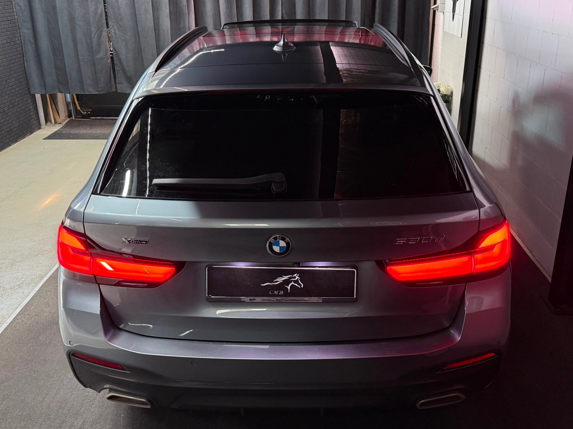 BMW 530d xDrive 48V Touring Pure M Sport Steptronic-image-5