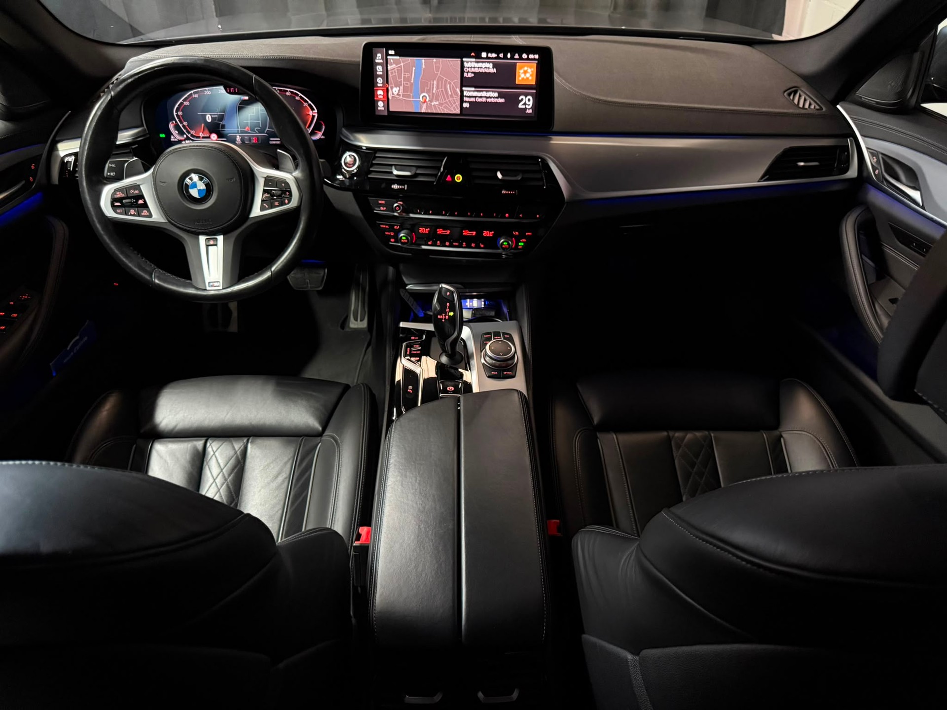 BMW 530d xDrive 48V Touring Pure M Sport Steptronic-image-17