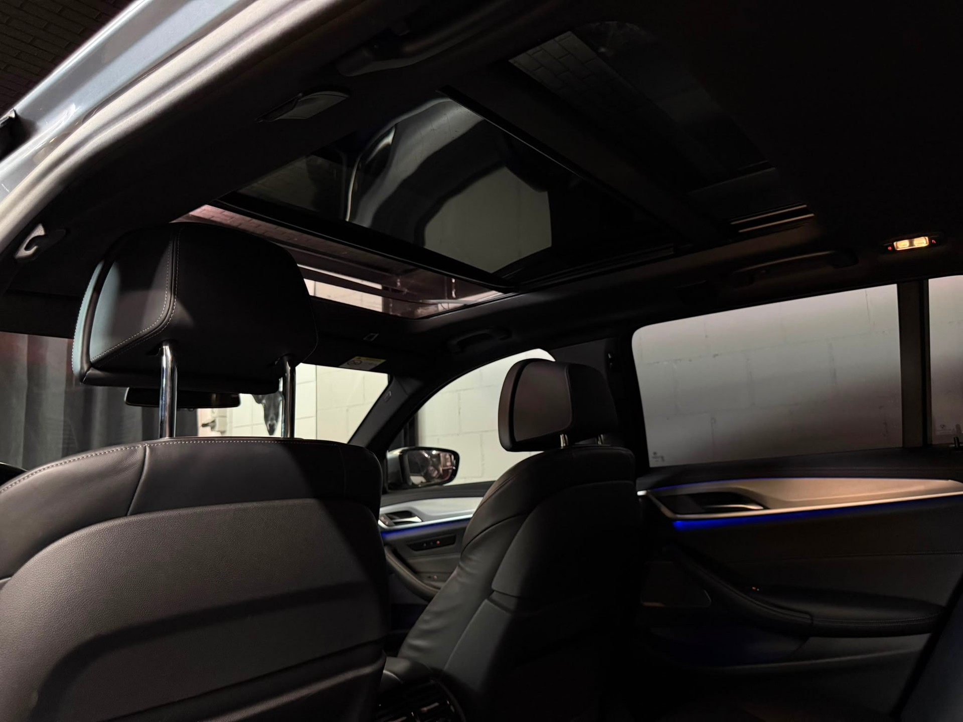 BMW 530d xDrive 48V Touring Pure M Sport Steptronic-image-15