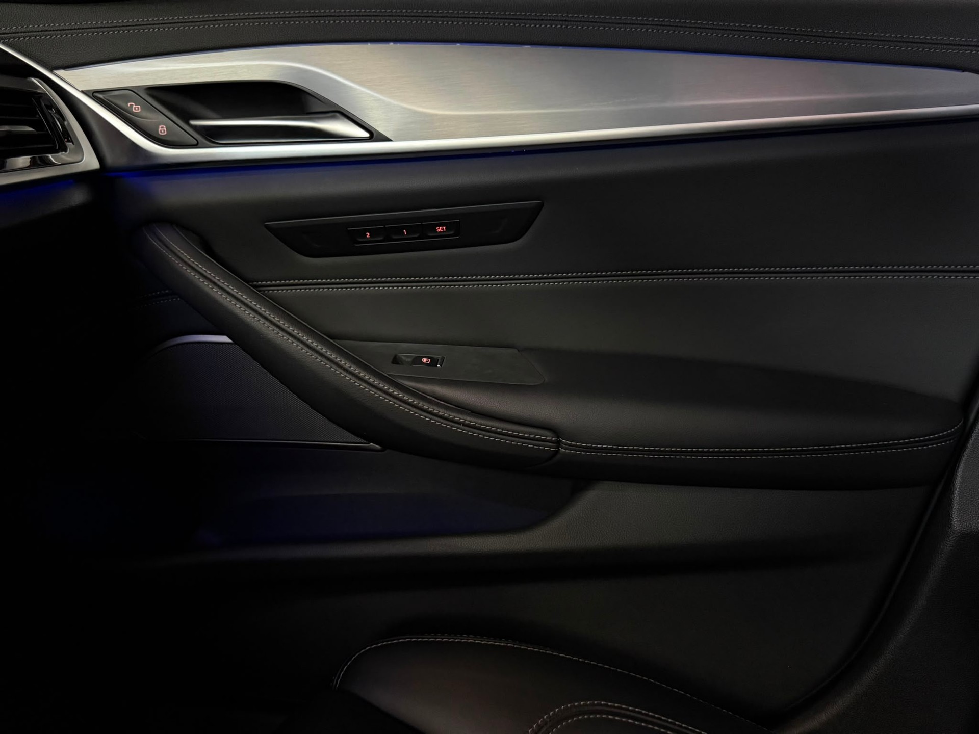 BMW 530d xDrive 48V Touring Pure M Sport Steptronic-image-25