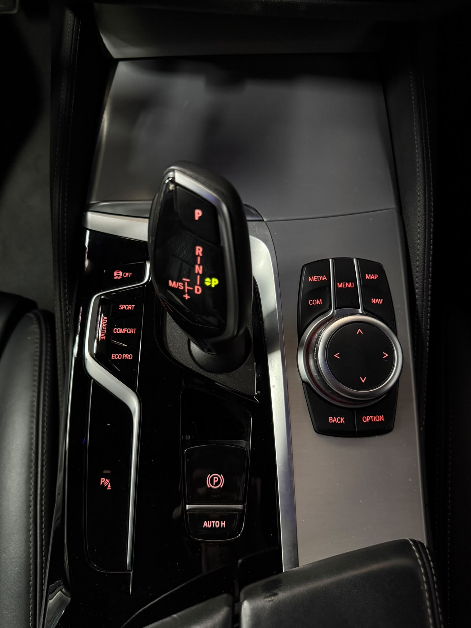 BMW 530d xDrive 48V Touring Pure M Sport Steptronic-image-27