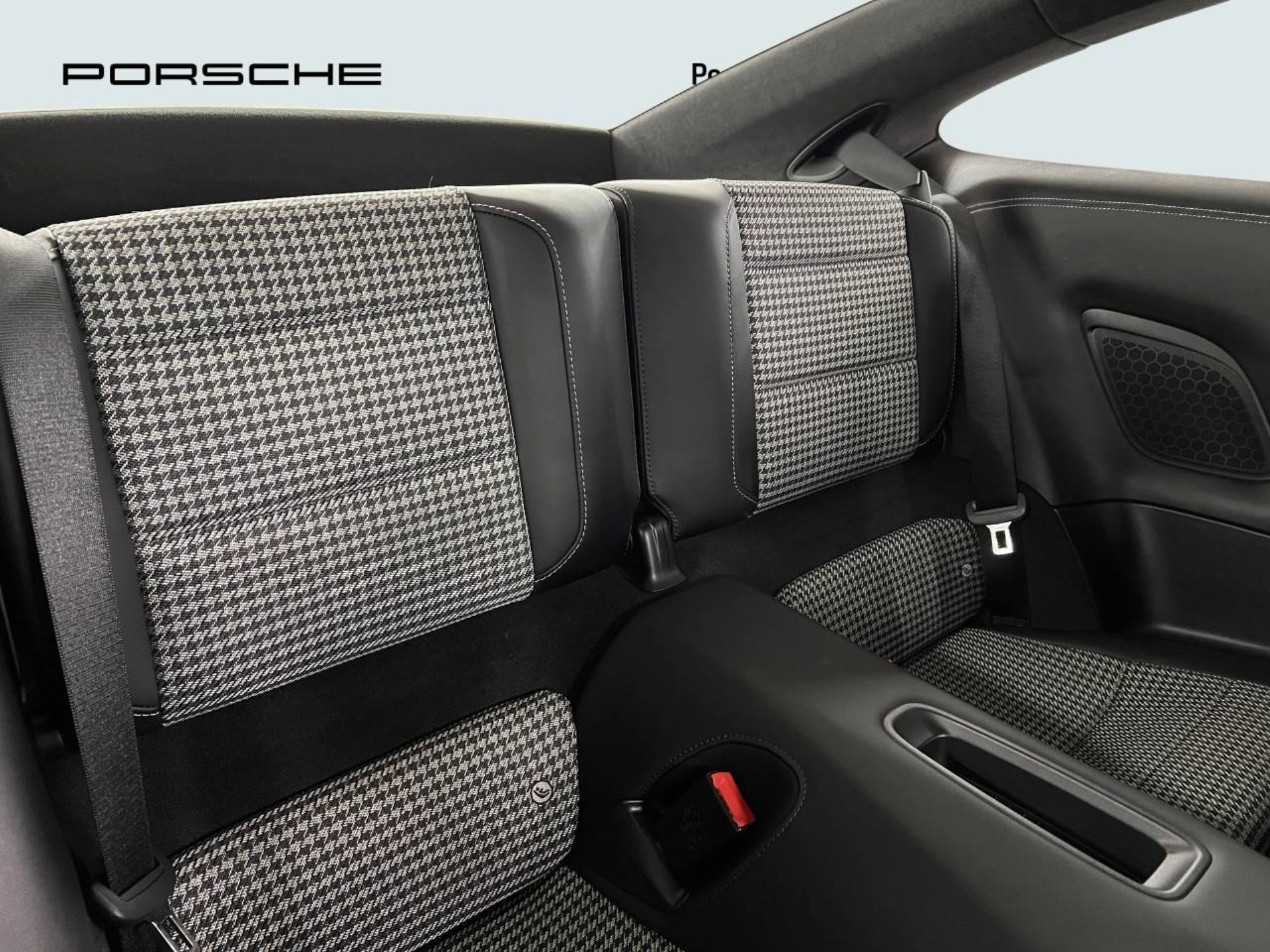 PORSCHE 911 Carrera S-image-23