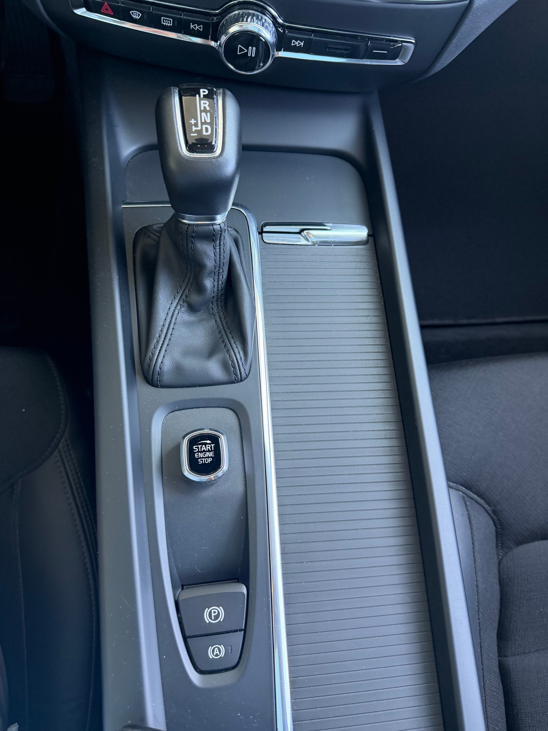 VOLVO V60 T6 AWD Momentum Geartronic-image-10