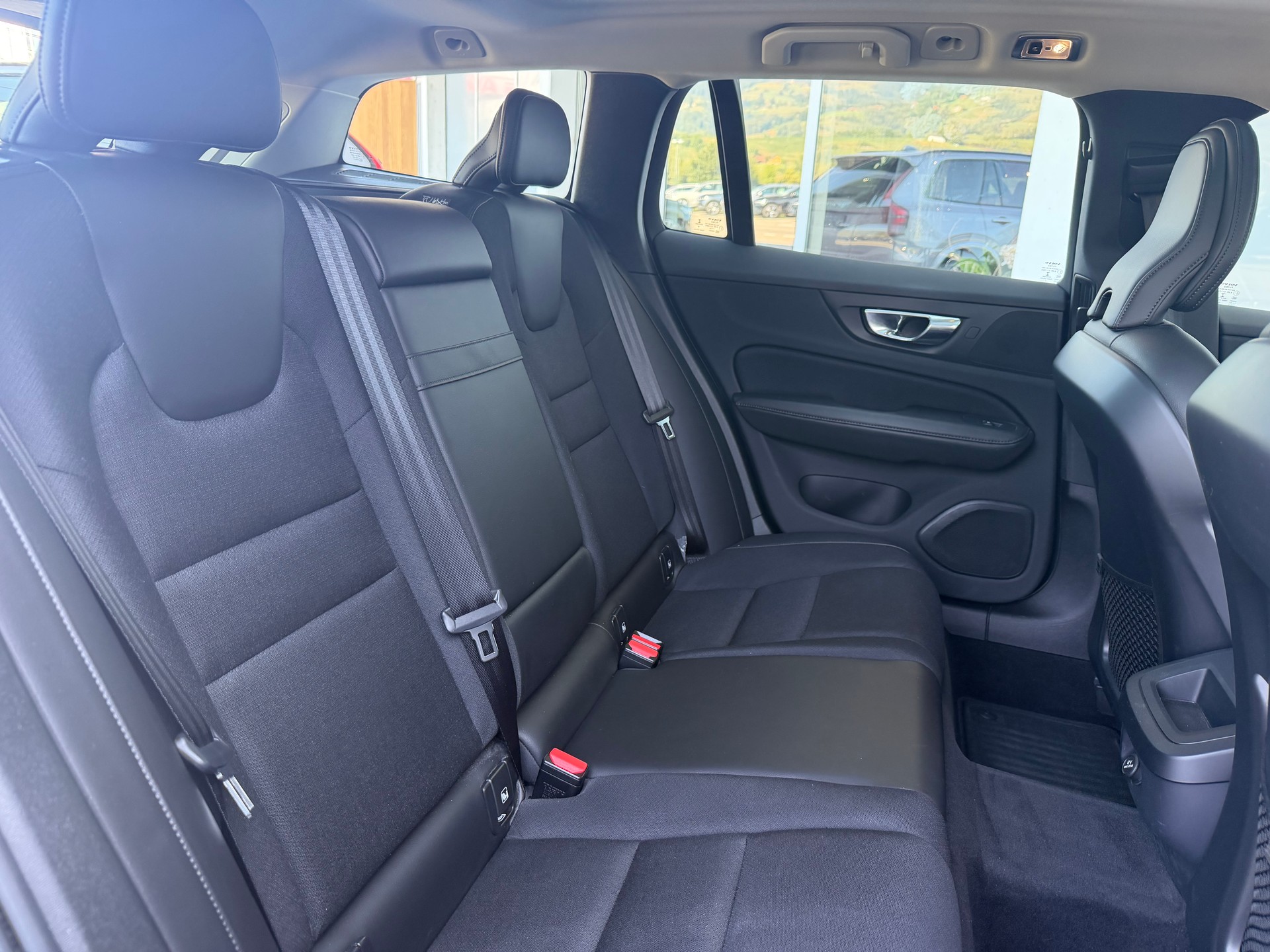 VOLVO V60 T6 AWD Momentum Geartronic-image-3