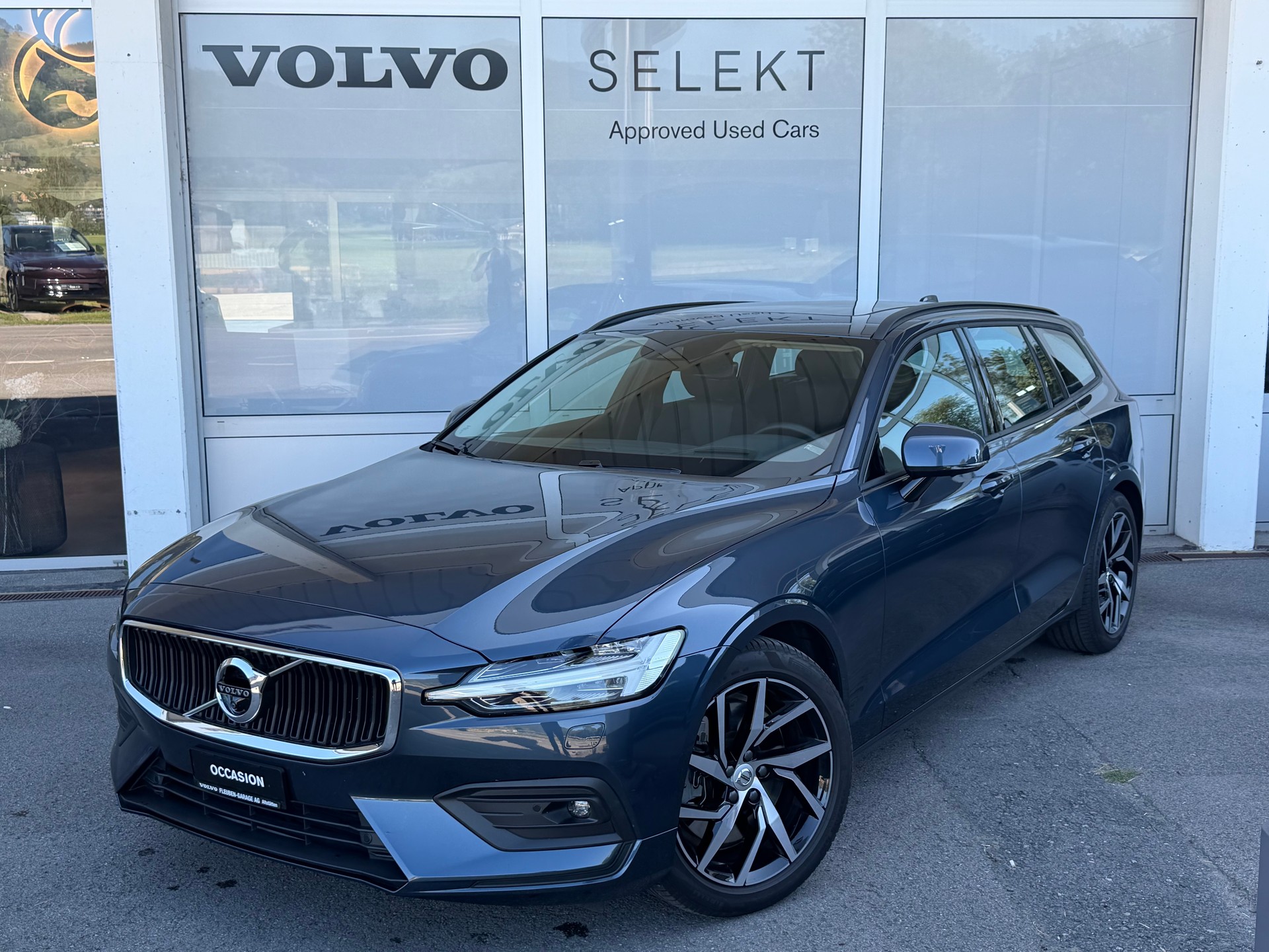 VOLVO V60 T6 AWD Momentum Geartronic-image-0