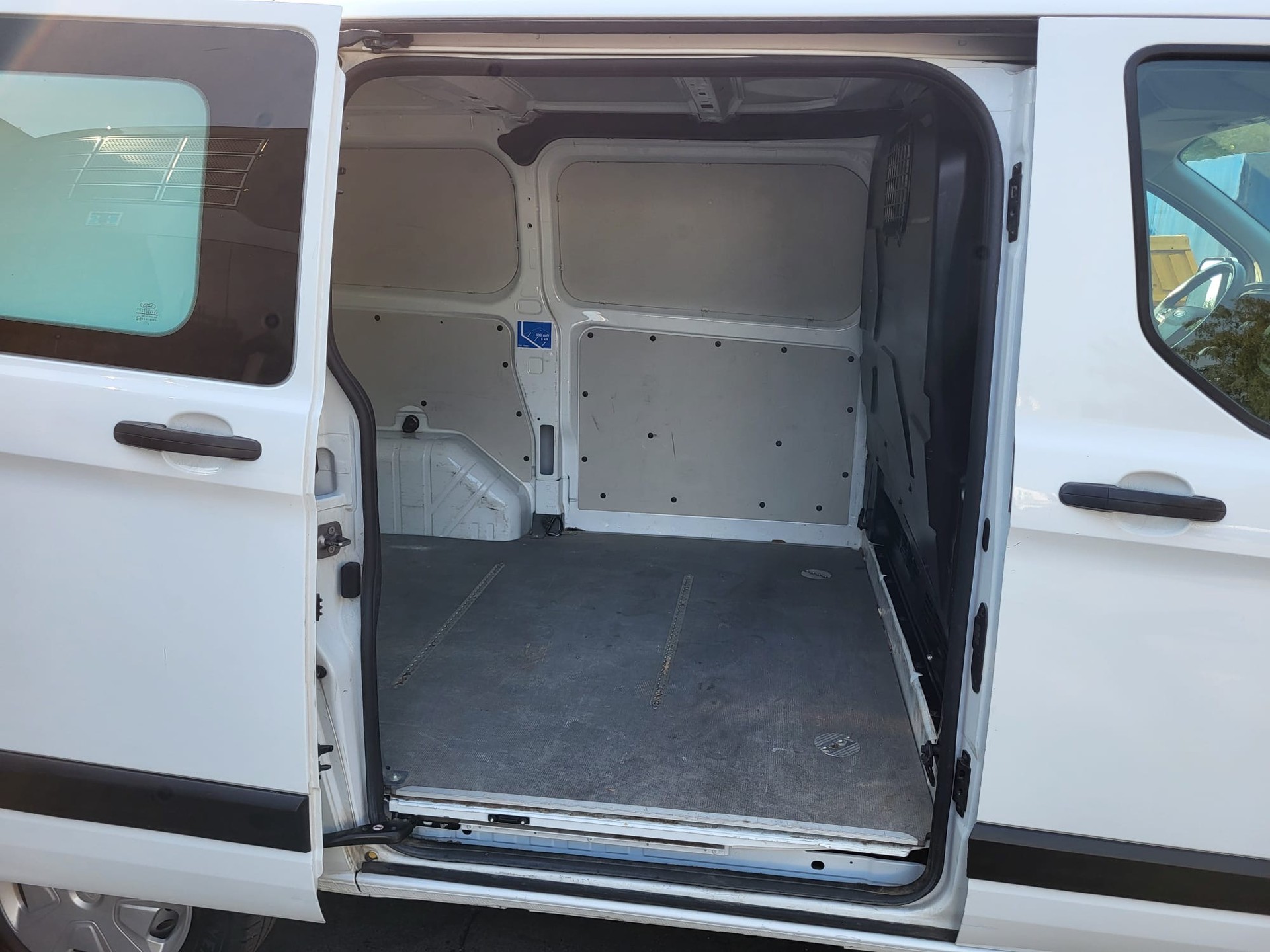 FORD Transit Custom Van 300 L1H1 Trend-image-10