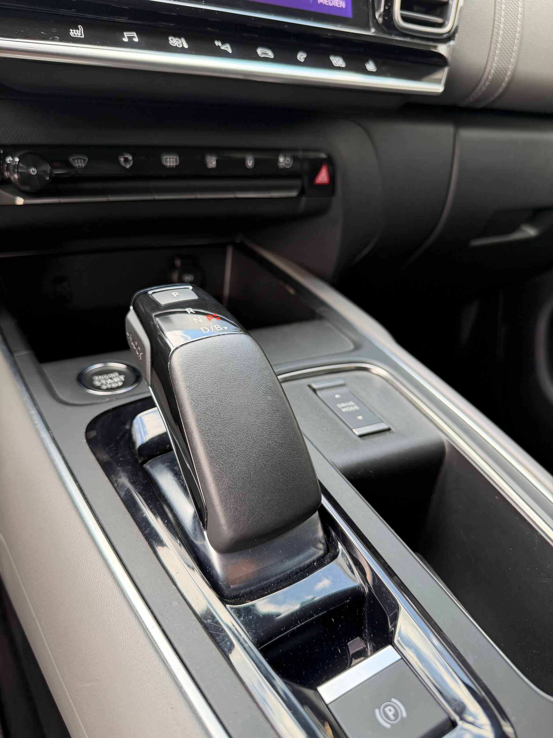 CITROEN C5 Aircross 1.6 Plug-in Hybrid Swiss Edition-image-8
