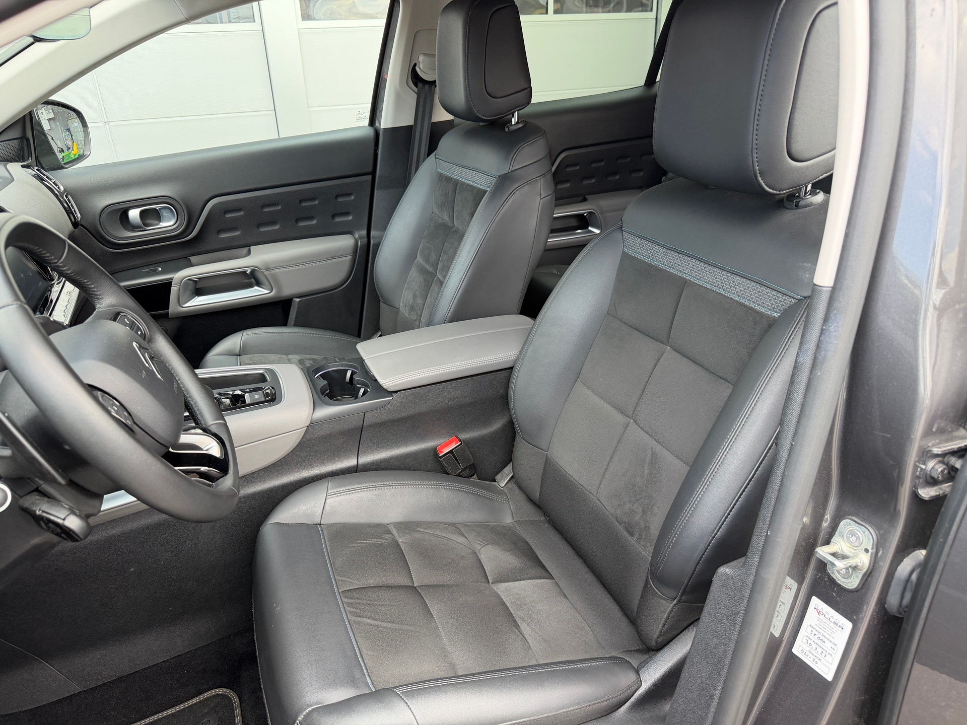 CITROEN C5 Aircross 1.6 Plug-in Hybrid Swiss Edition-image-5