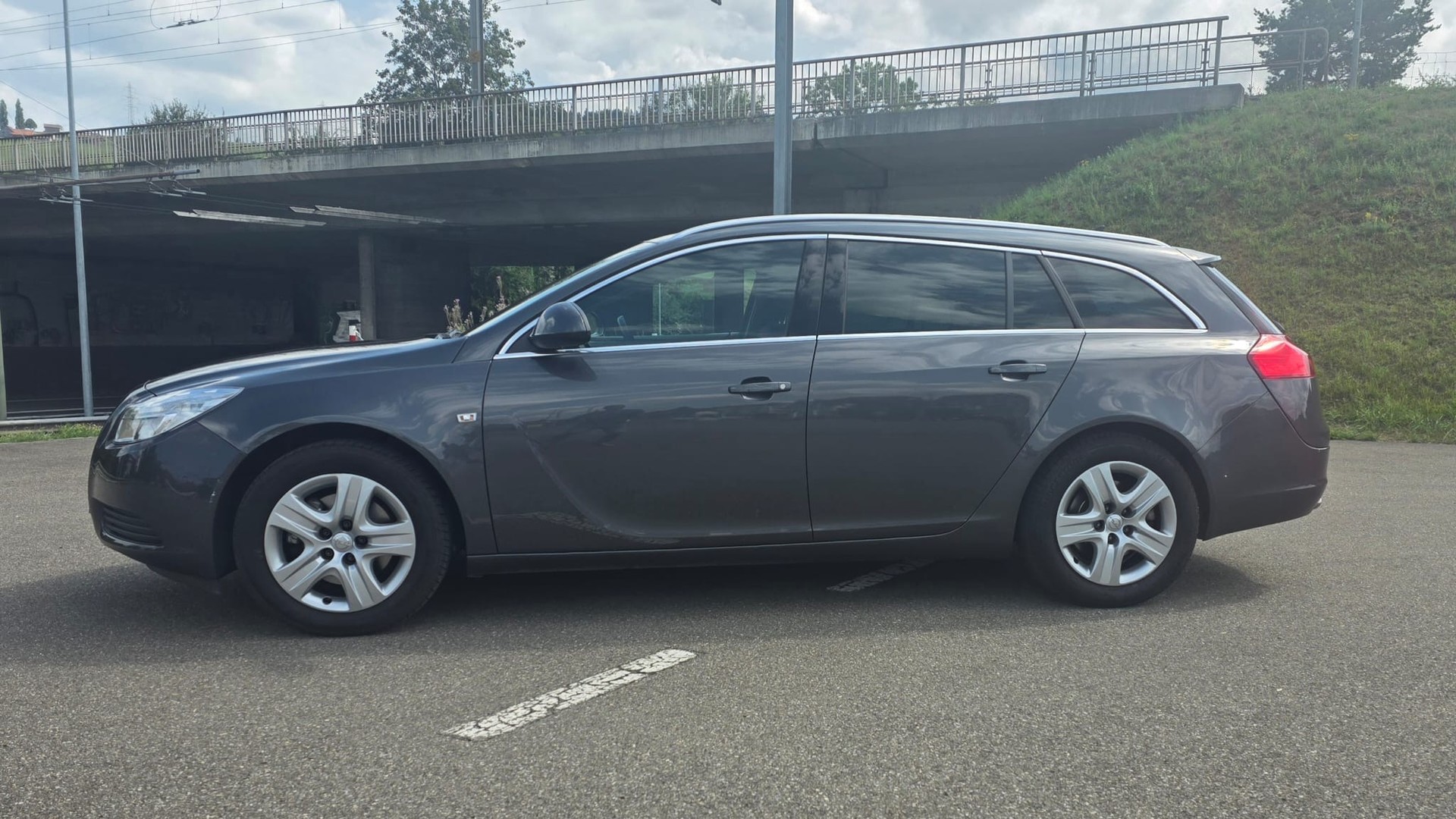 OPEL Insignia Sports Tourer 1.6 Turbo Cosmo-image-4