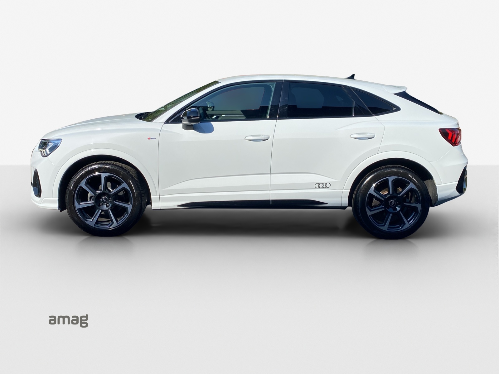 AUDI Q3 Sportback 35 TDI S line quattro S-tronic-image-1