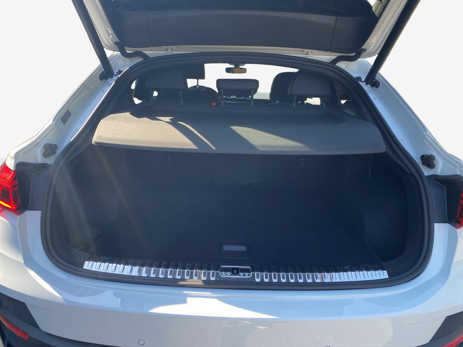 AUDI Q3 Sportback 35 TDI S line quattro S-tronic-image-11