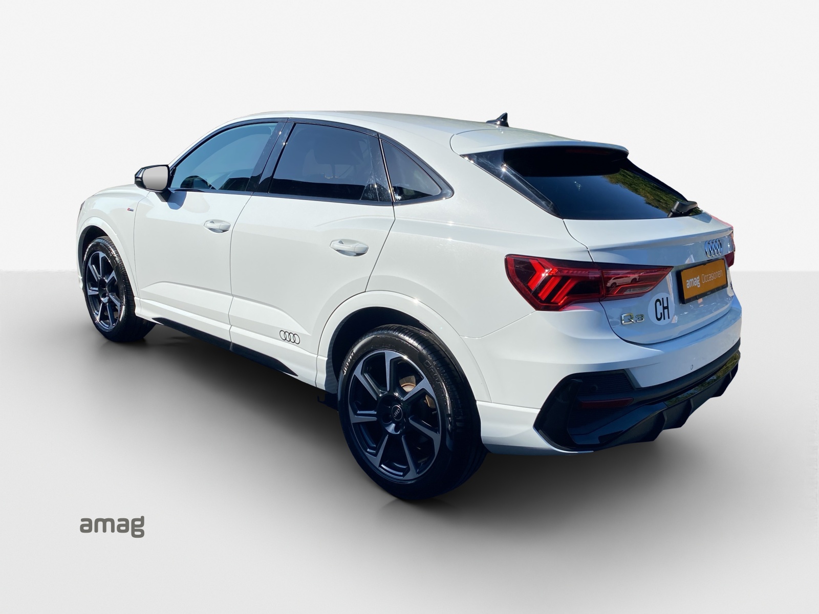 AUDI Q3 Sportback 35 TDI S line quattro S-tronic-image-2