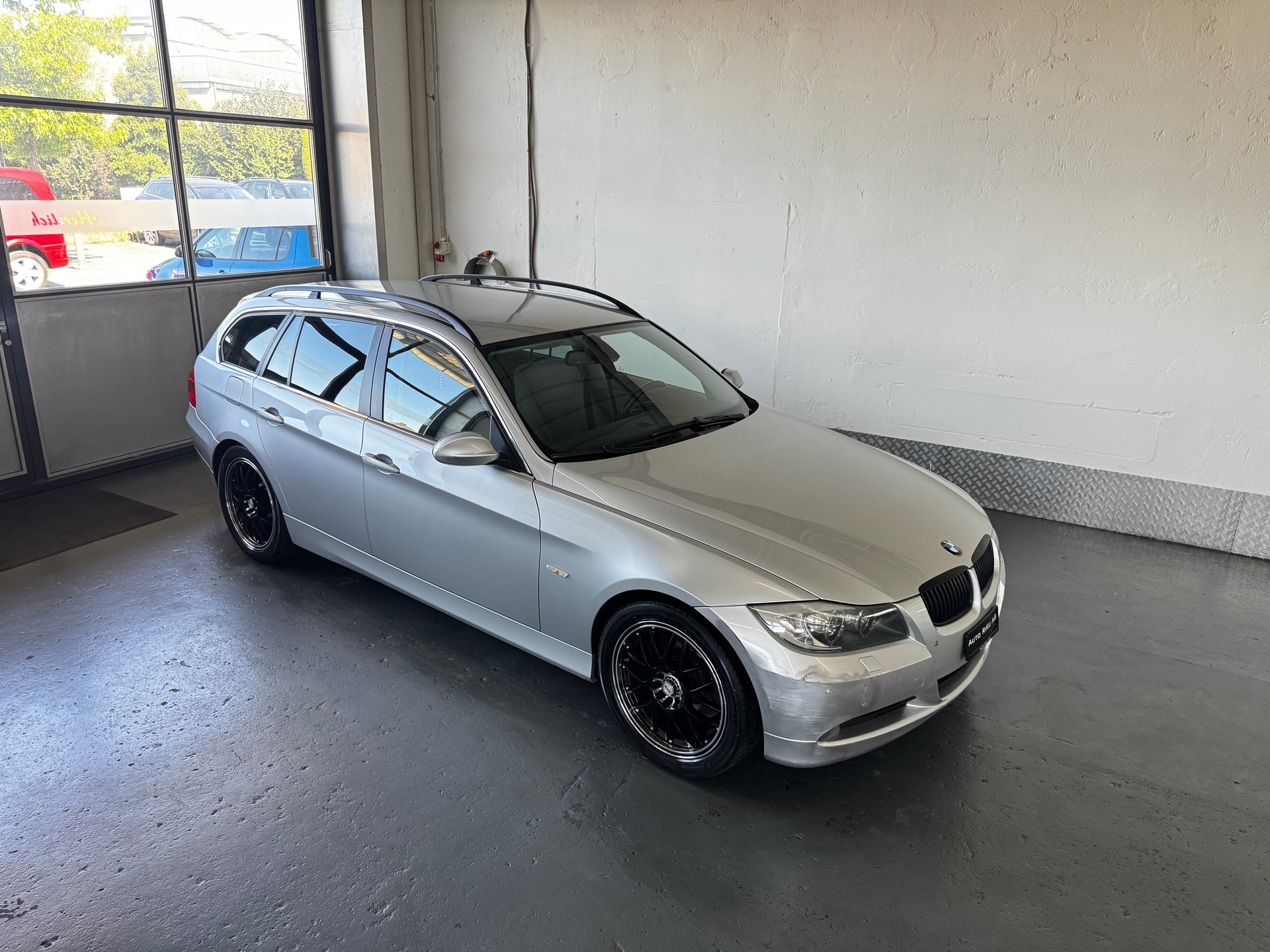 BMW 325xi Touring-image-0
