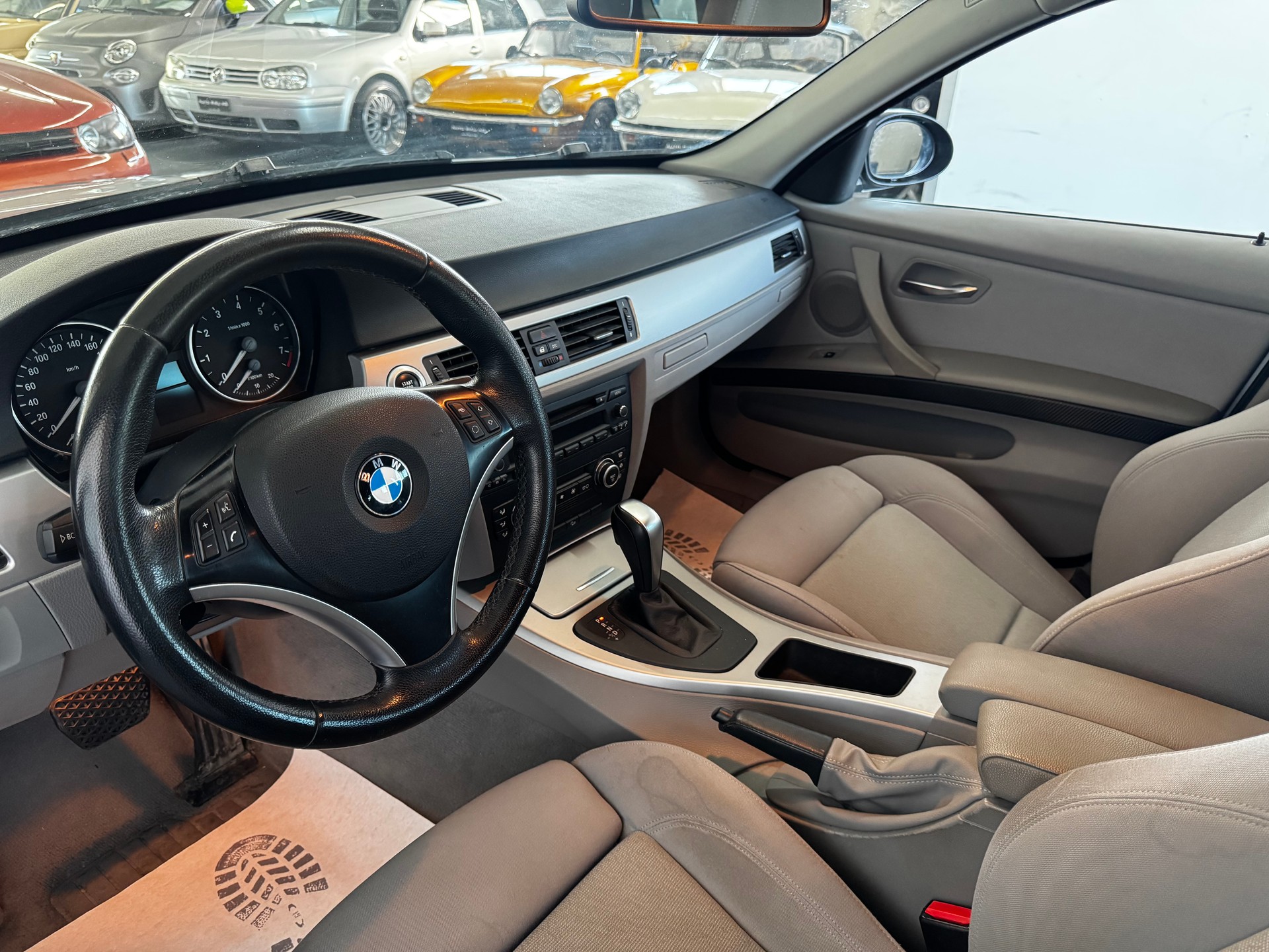 BMW 325xi Touring-image-12