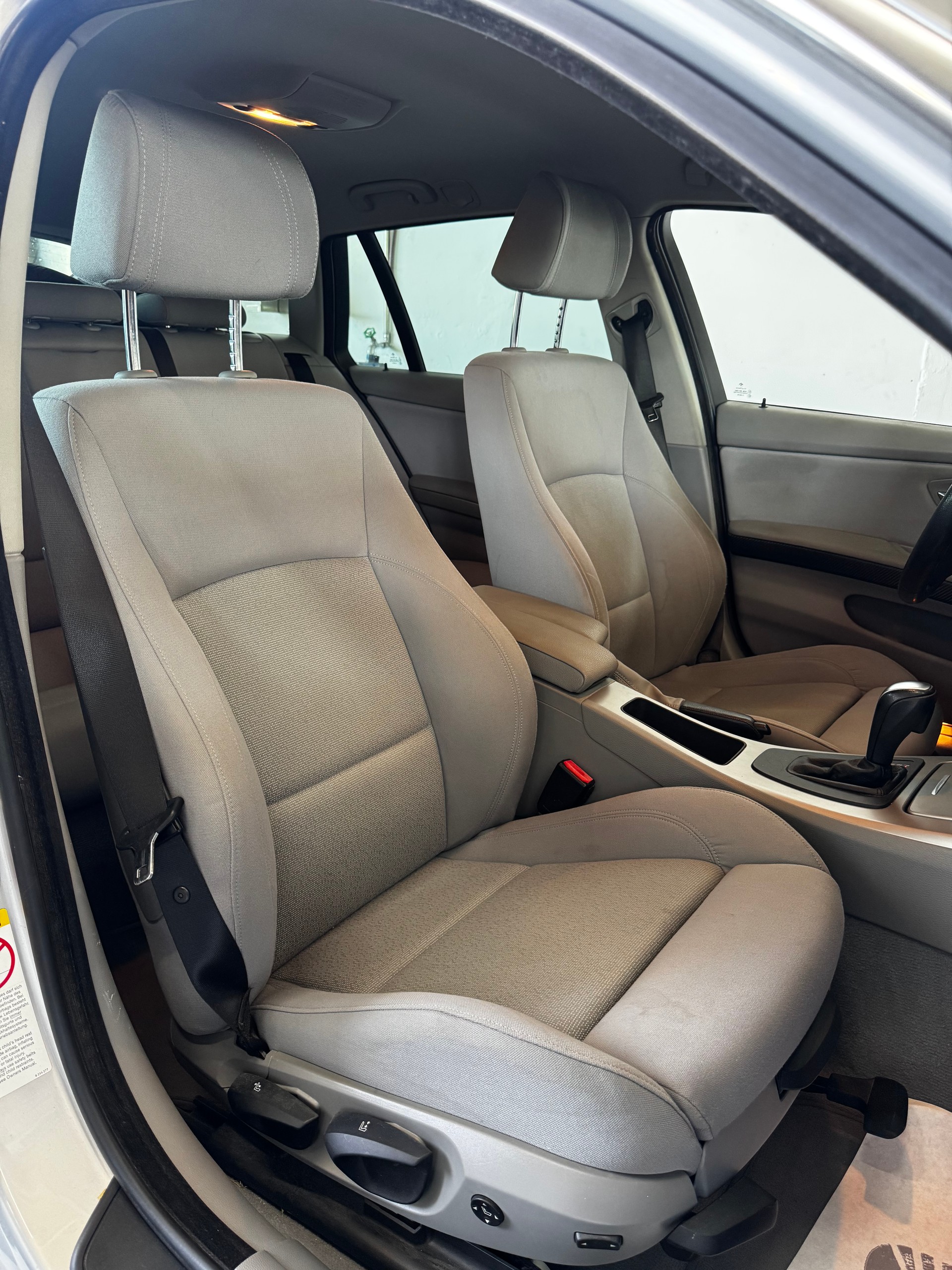 BMW 325xi Touring-image-18