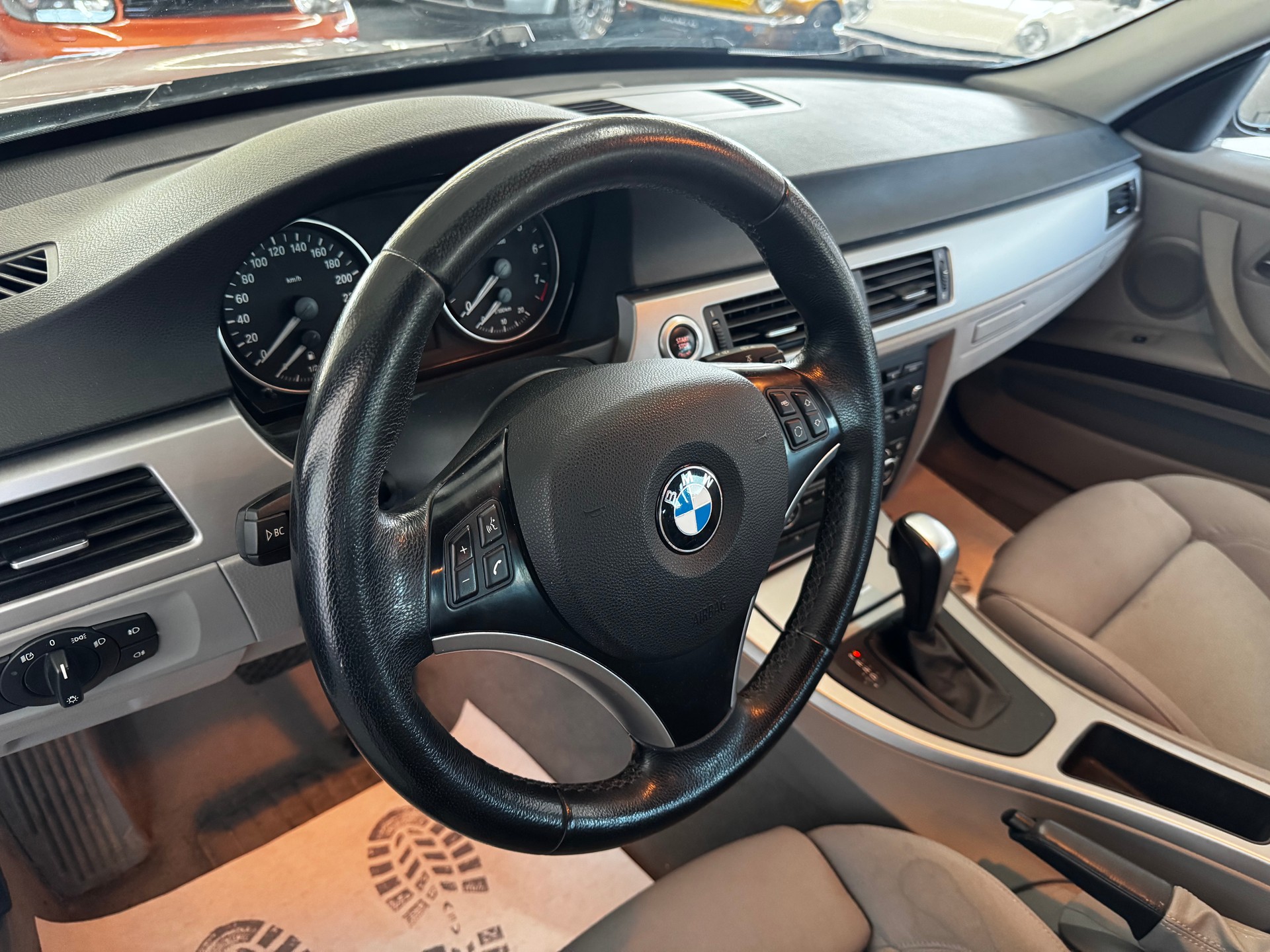 BMW 325xi Touring-image-11