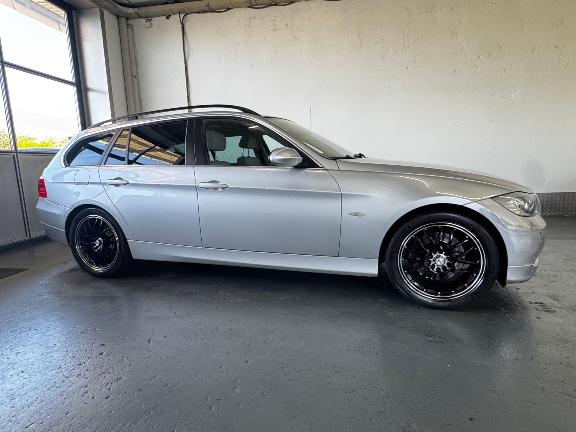 BMW 325xi Touring-image-6