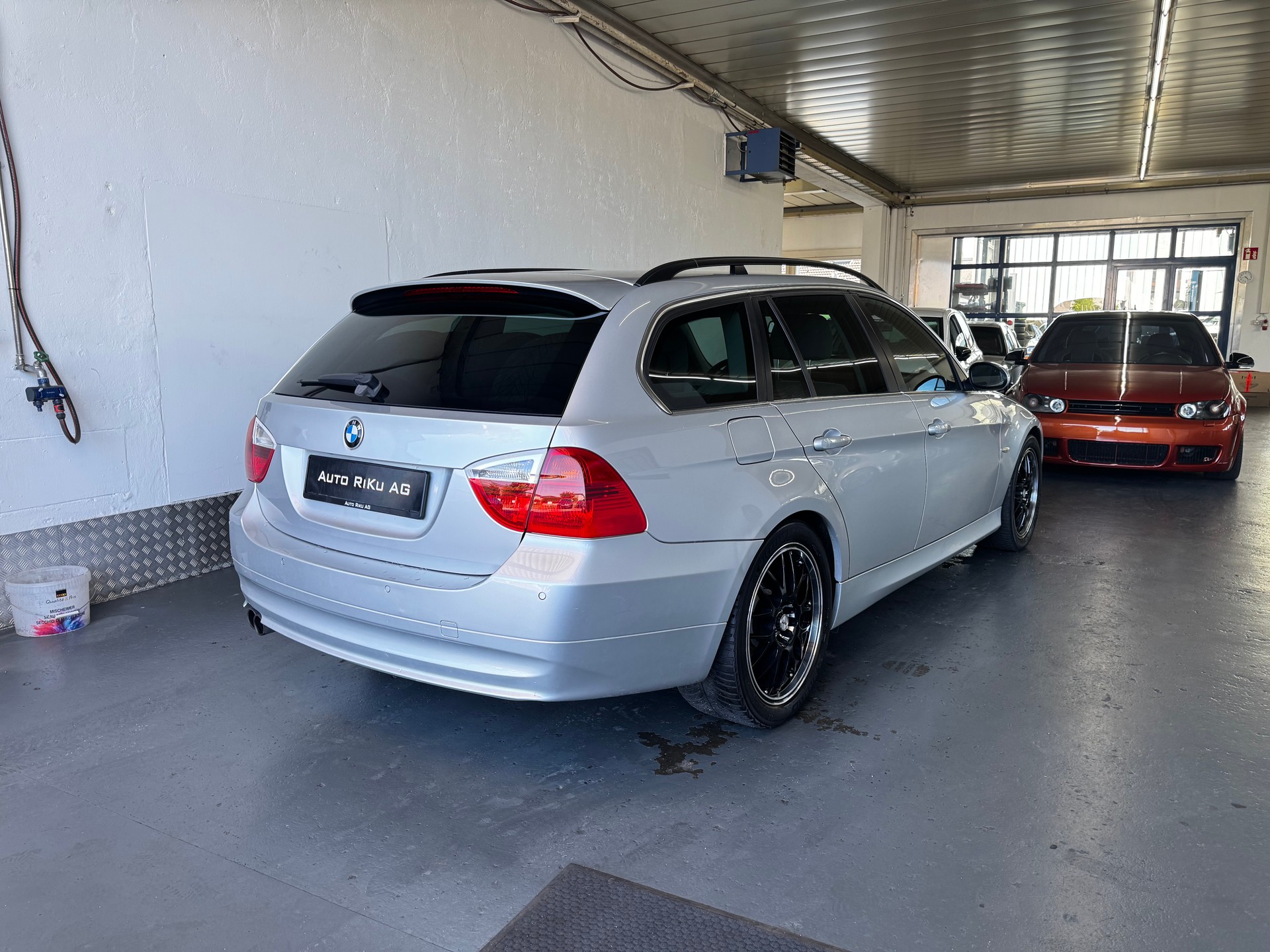 BMW 325xi Touring-image-8