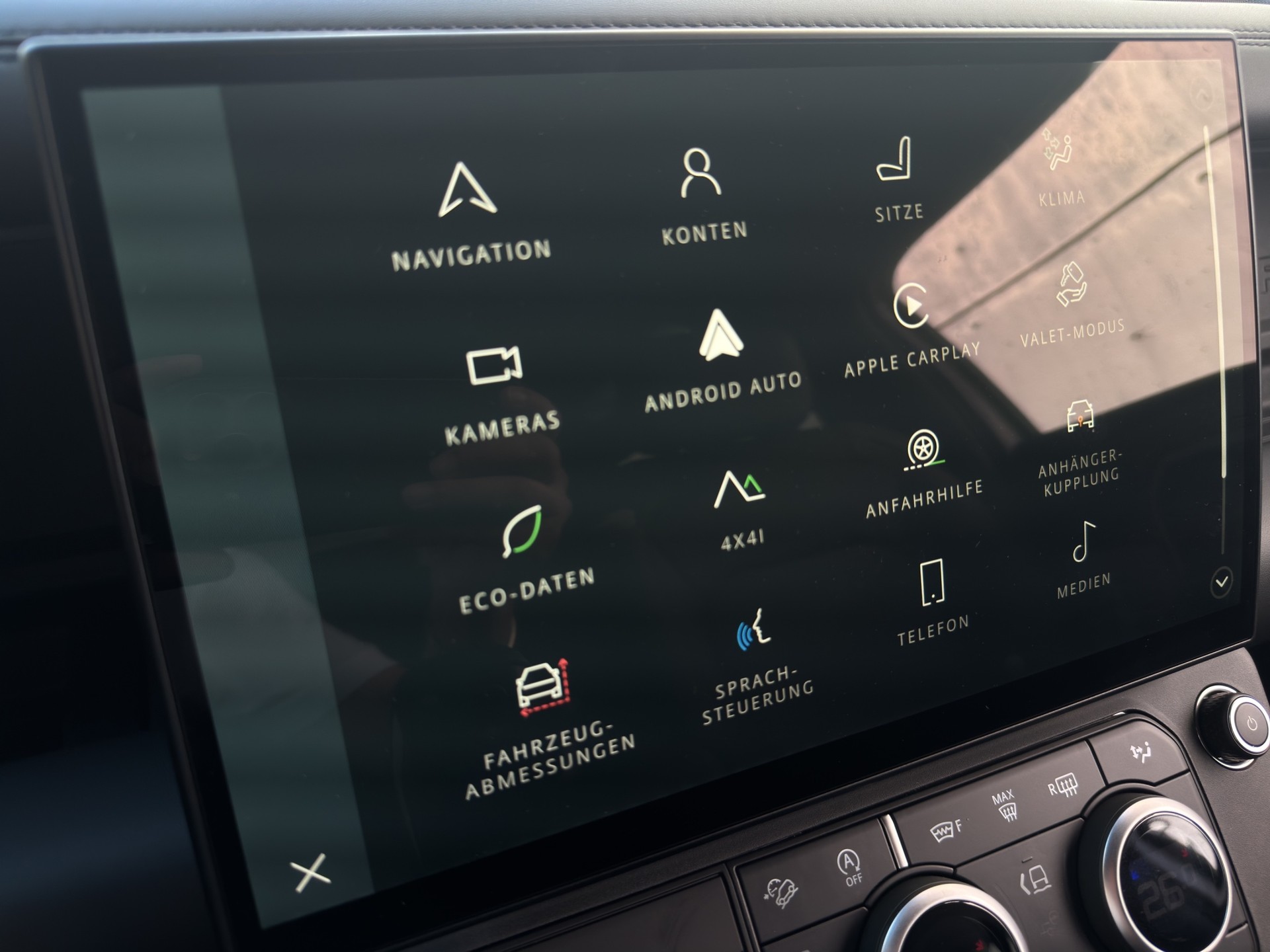 LAND ROVER Defender 90 3.0 D I6 350 X-Dynamic HSE-image-10