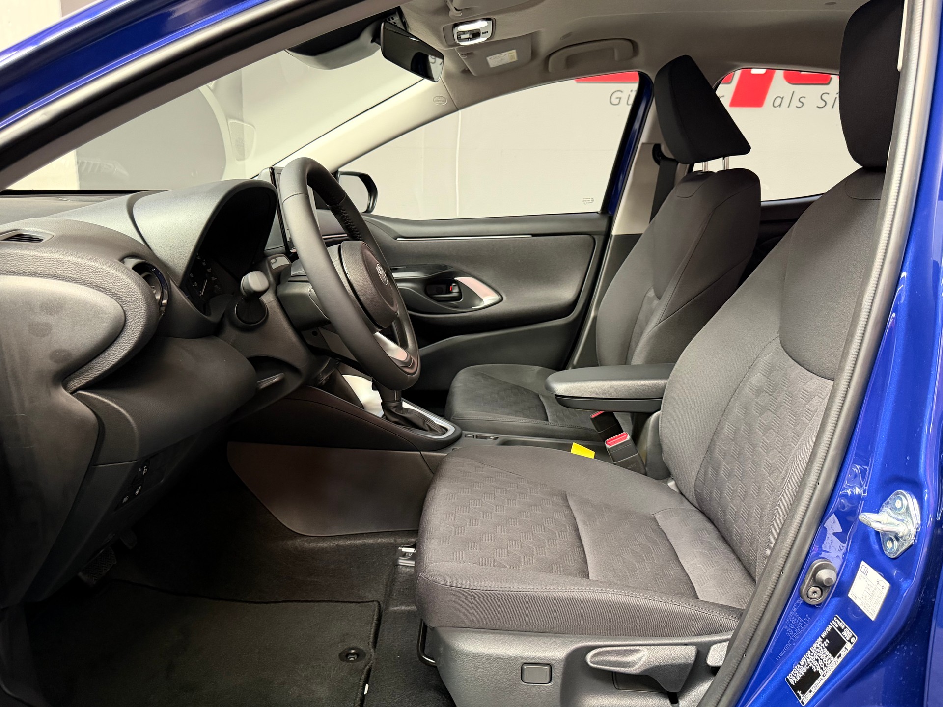 TOYOTA Yaris 1.5 Comfort e-CVT-image-10