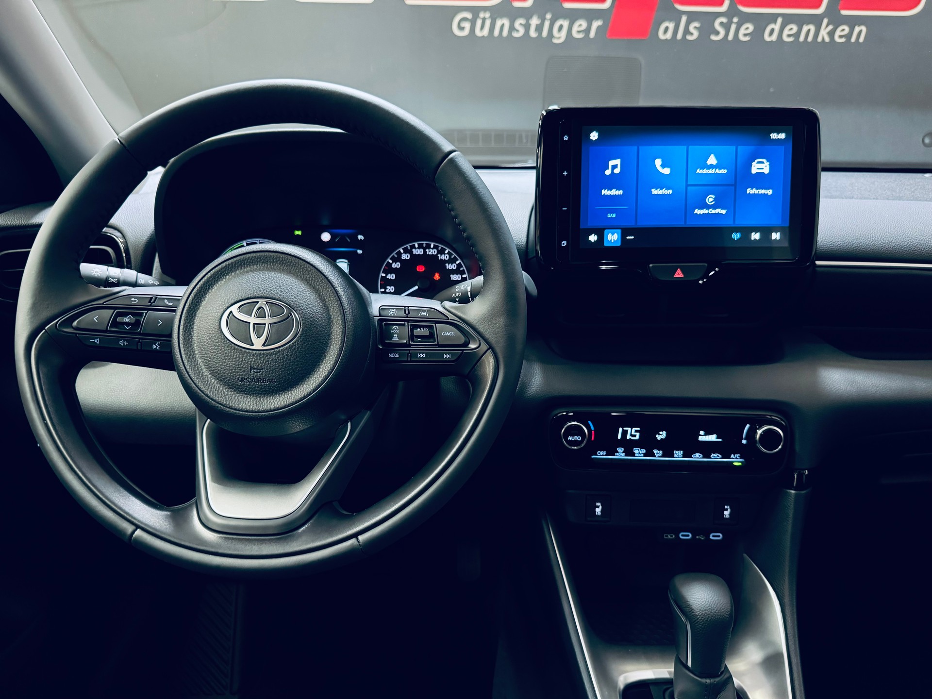 TOYOTA Yaris 1.5 Comfort e-CVT-image-13