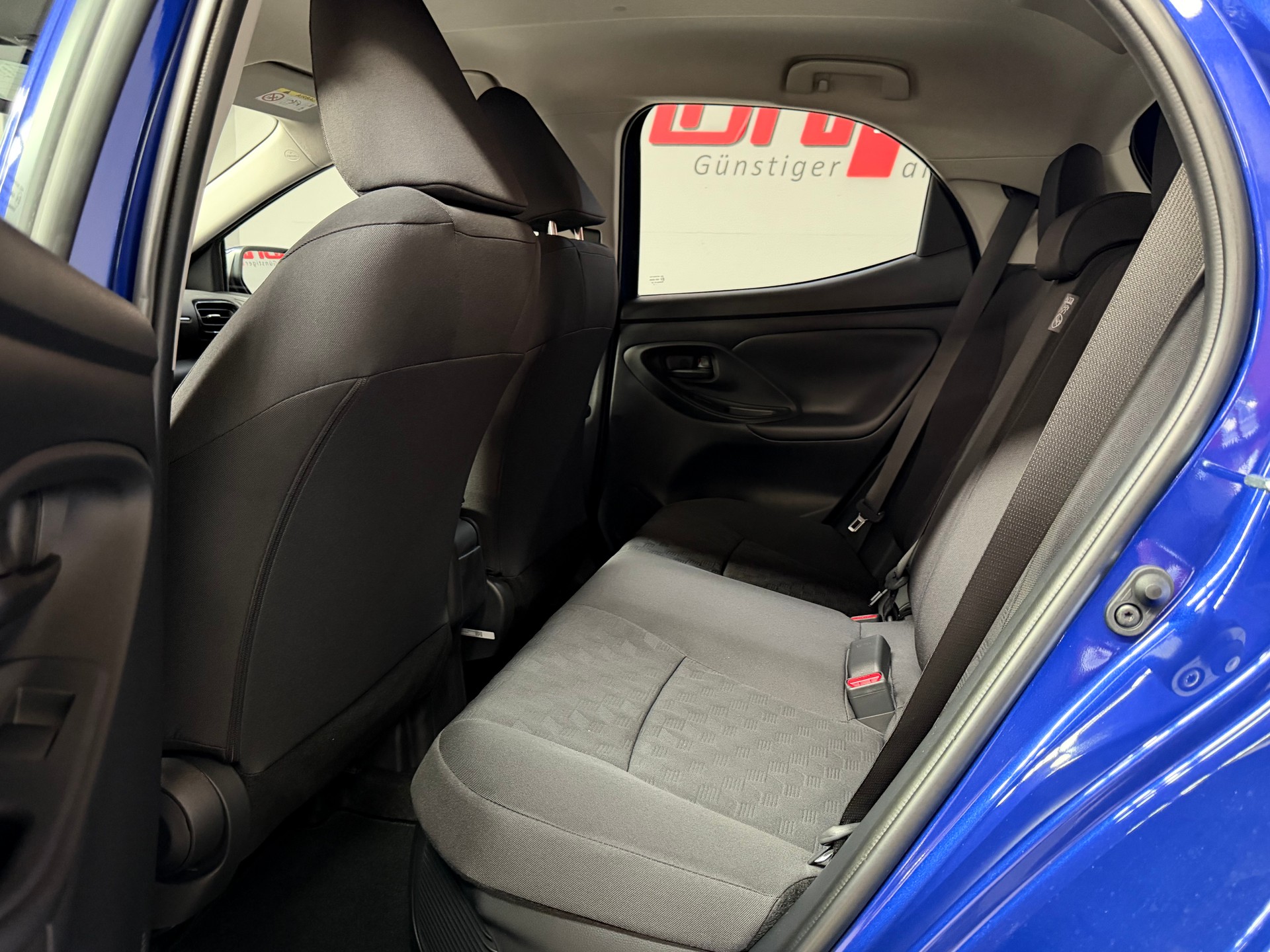 TOYOTA Yaris 1.5 Comfort e-CVT-image-11
