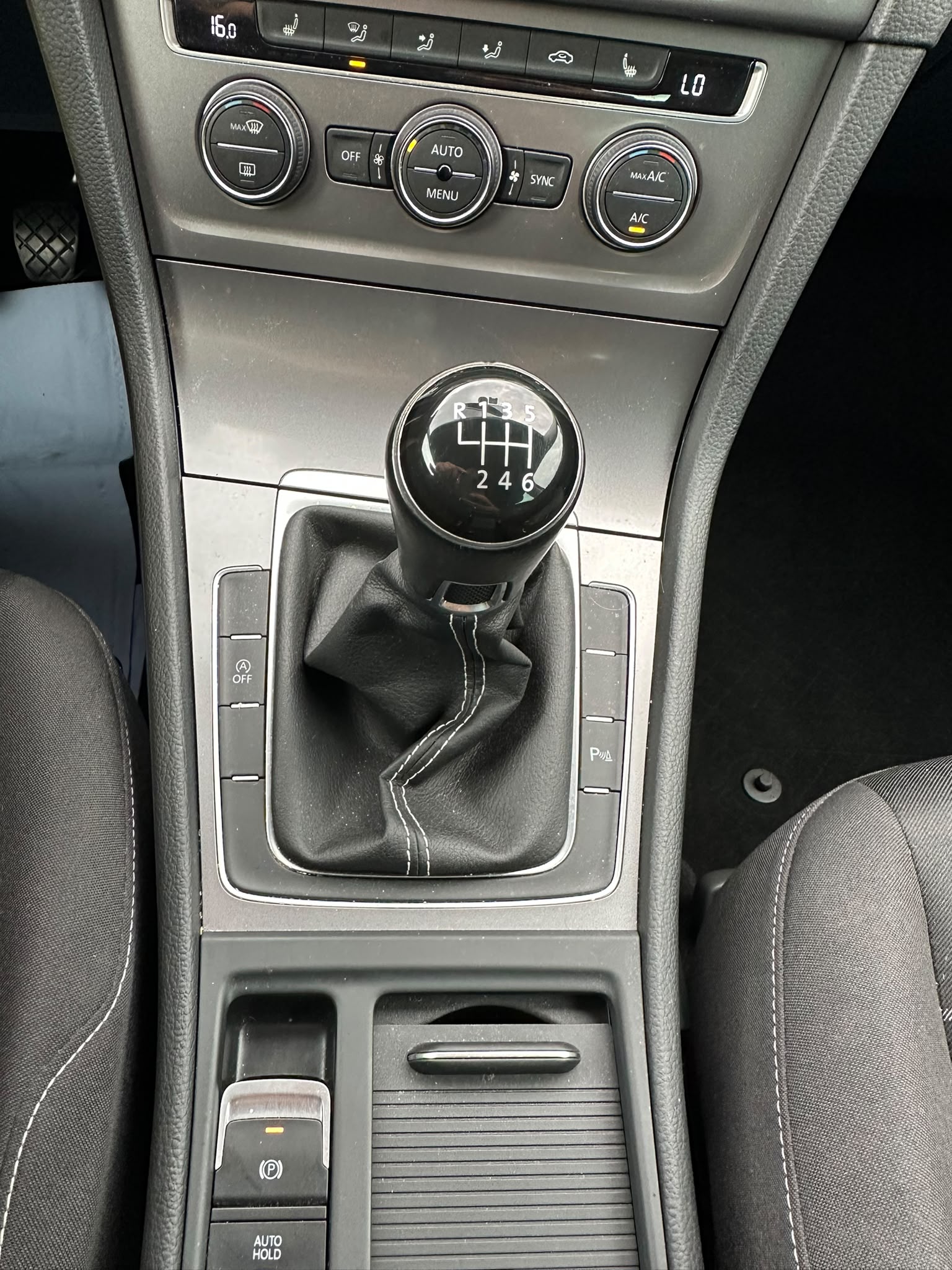 VW Golf 1.4 TSI Lounge-image-21