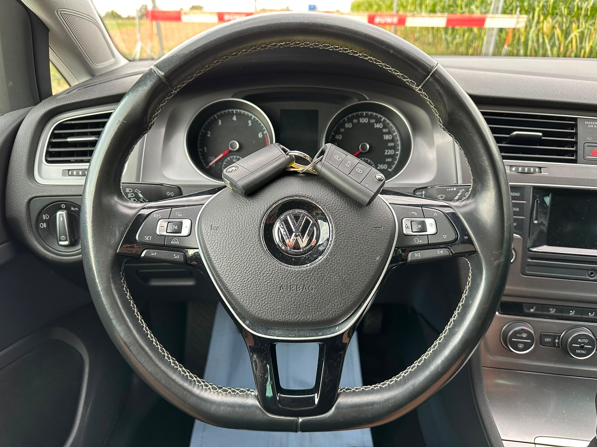 VW Golf 1.4 TSI Lounge-image-13
