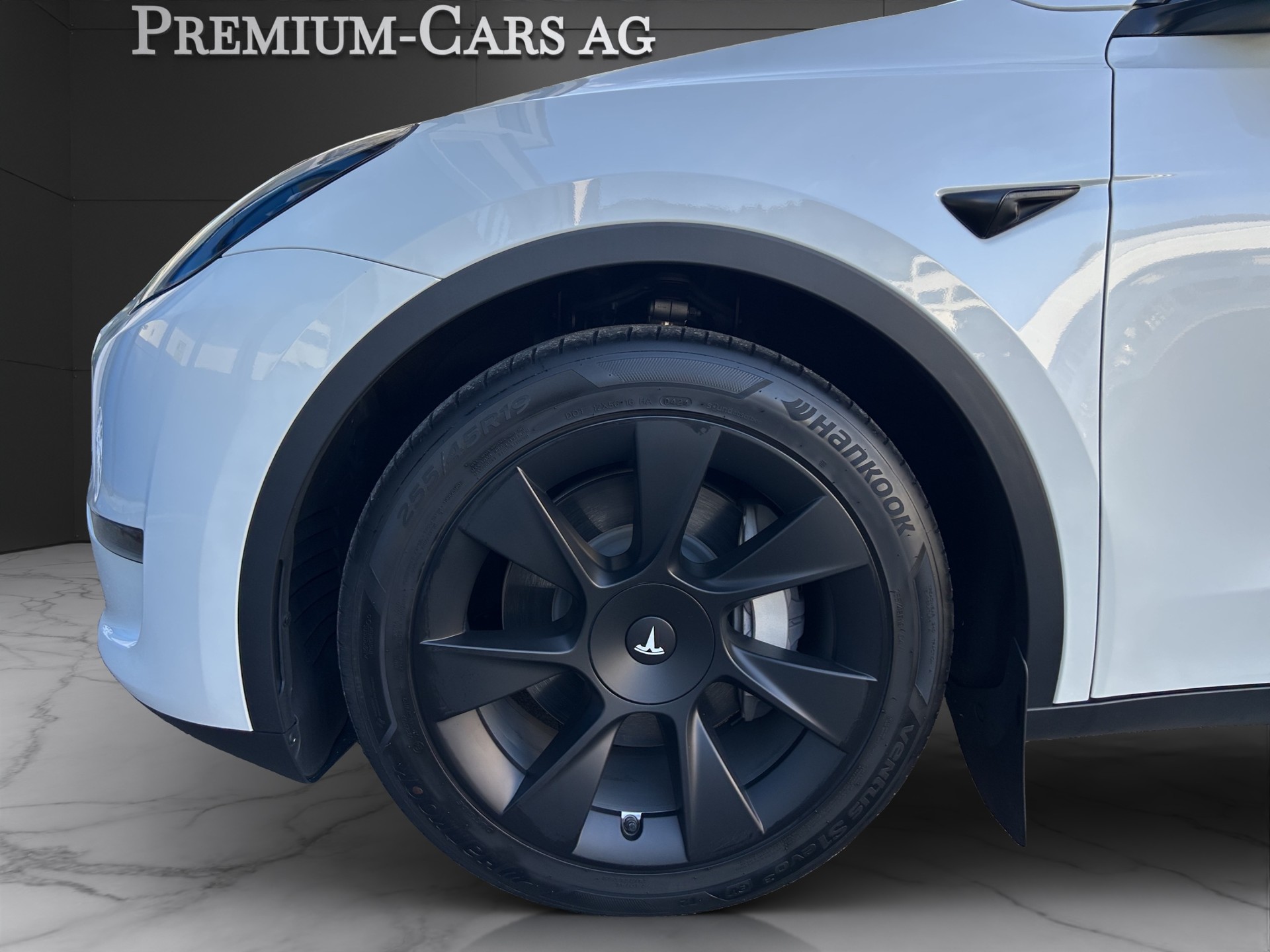 TESLA Model Y Long Range Dual Motor AWD Model 2024-image-13