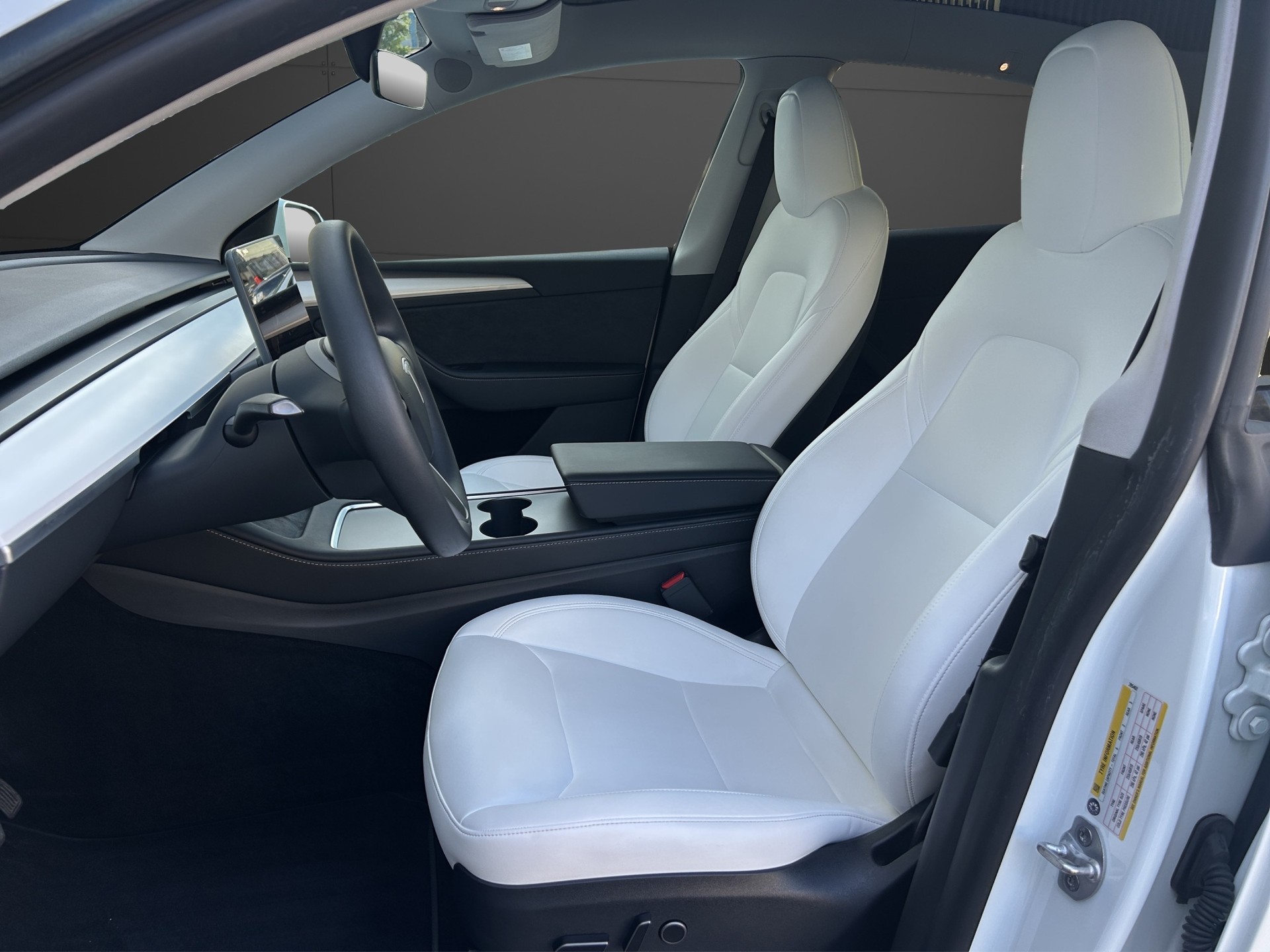 TESLA Model Y Long Range Dual Motor AWD Model 2024-image-5