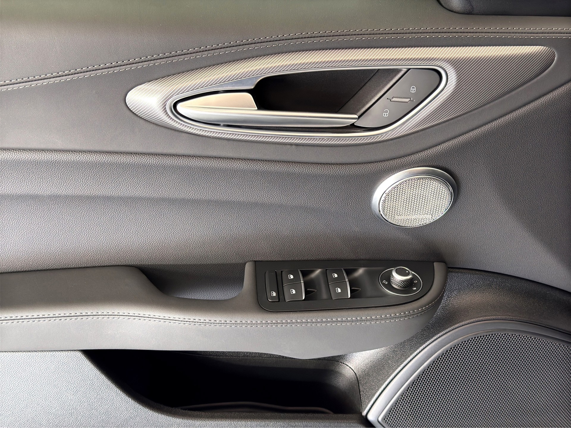 ALFA ROMEO Giulia 2.0 Veloce Pack Premium Sky Q4 AT8 "Vollleder -Pano-ADAS"-image-10
