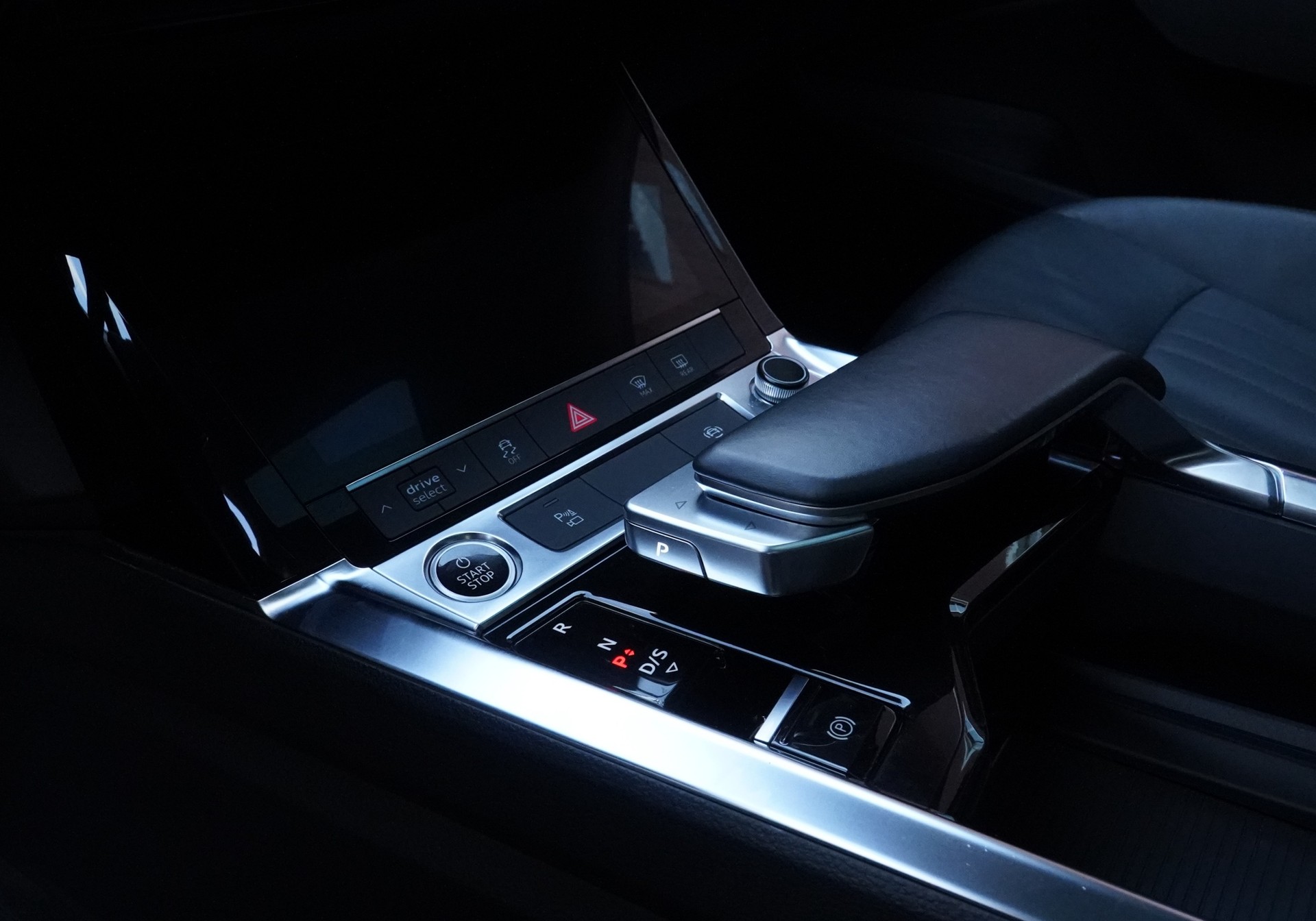 AUDI e-tron 50 quattro *CH Fahrzeug & AHK-1600*-image-11