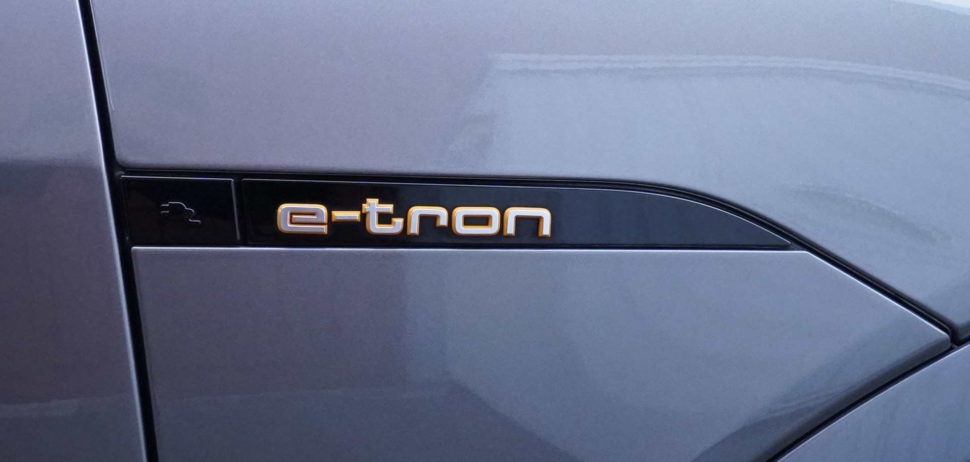 AUDI e-tron 50 quattro *CH Fahrzeug & AHK-1600*-image-8