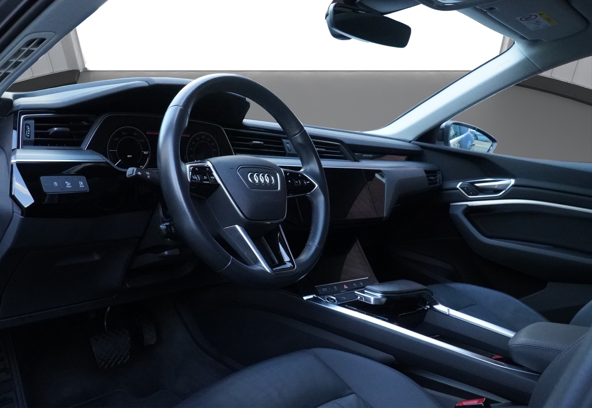 AUDI e-tron 50 quattro *CH Fahrzeug & AHK-1600*-image-10