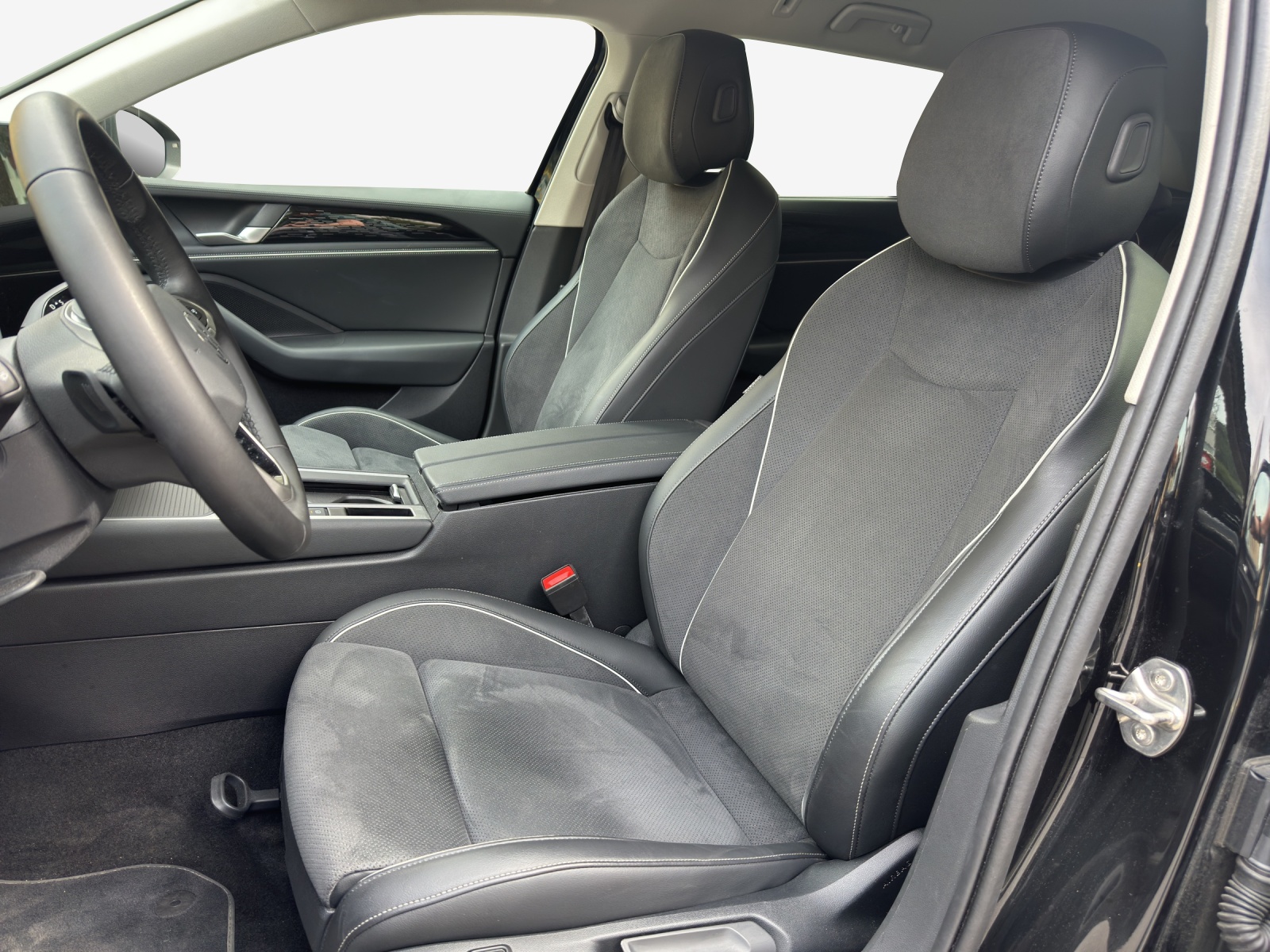 VW Passat Variant 2.0 TDI evo Business 4 Motion DSG-image-7