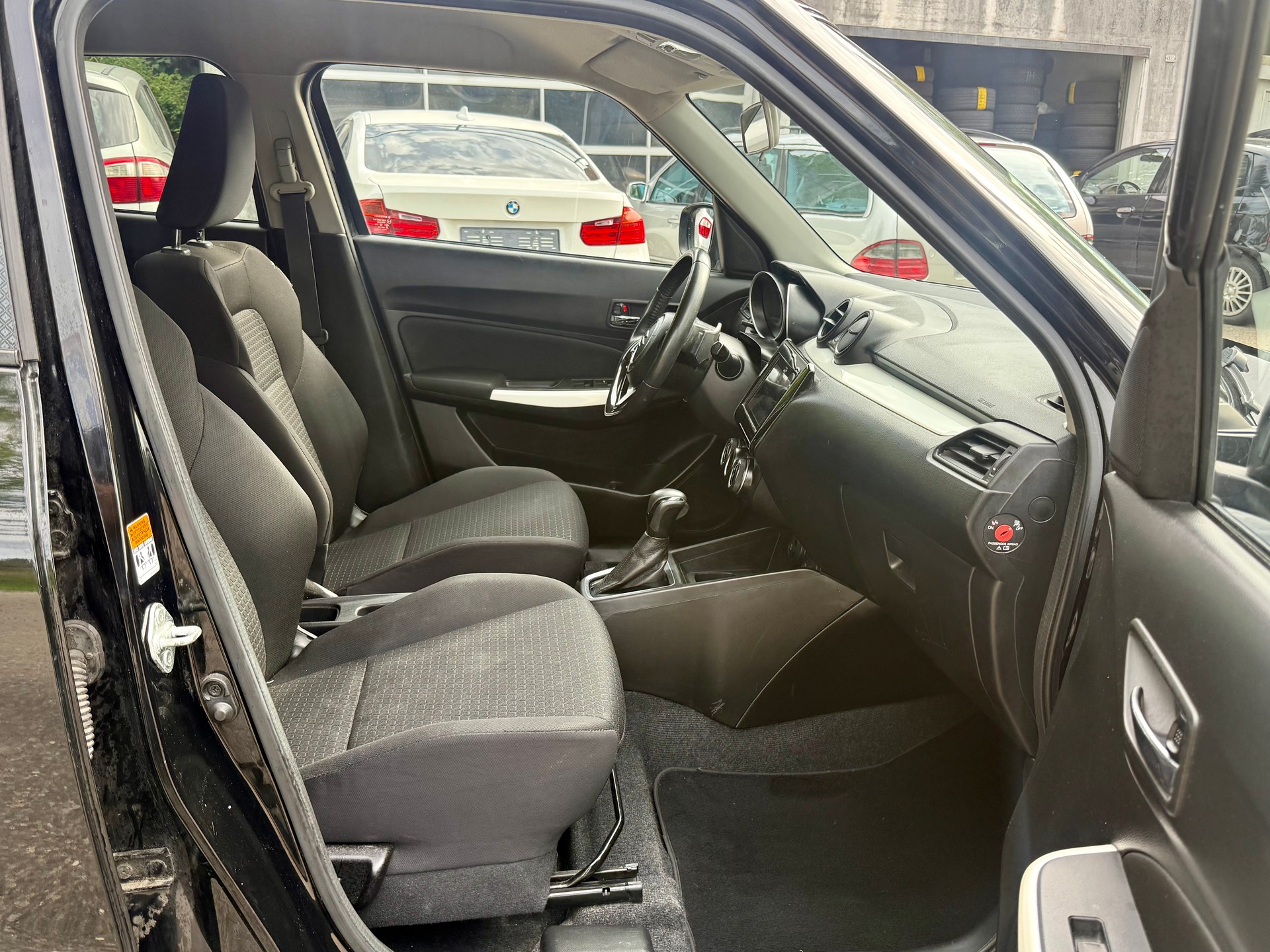 SUZUKI Swift 1.0 12V Tradizio Top Automatic-image-14
