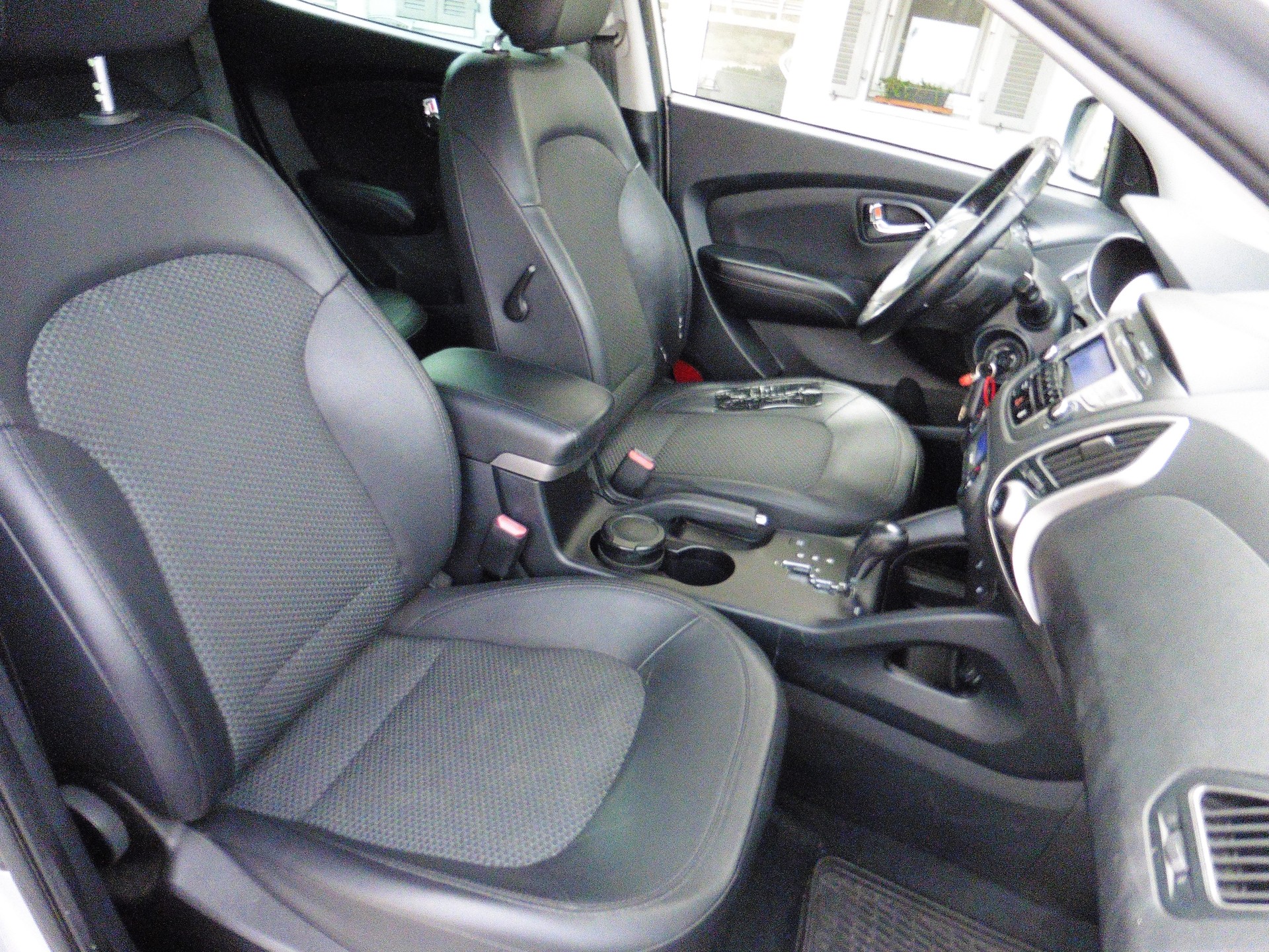 HYUNDAI iX 35 2.0 CRDi Style 4WD Automatic-image-19