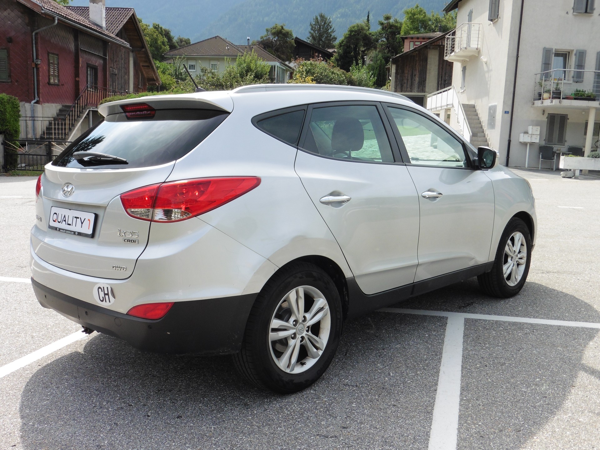 HYUNDAI iX 35 2.0 CRDi Style 4WD Automatic-image-10