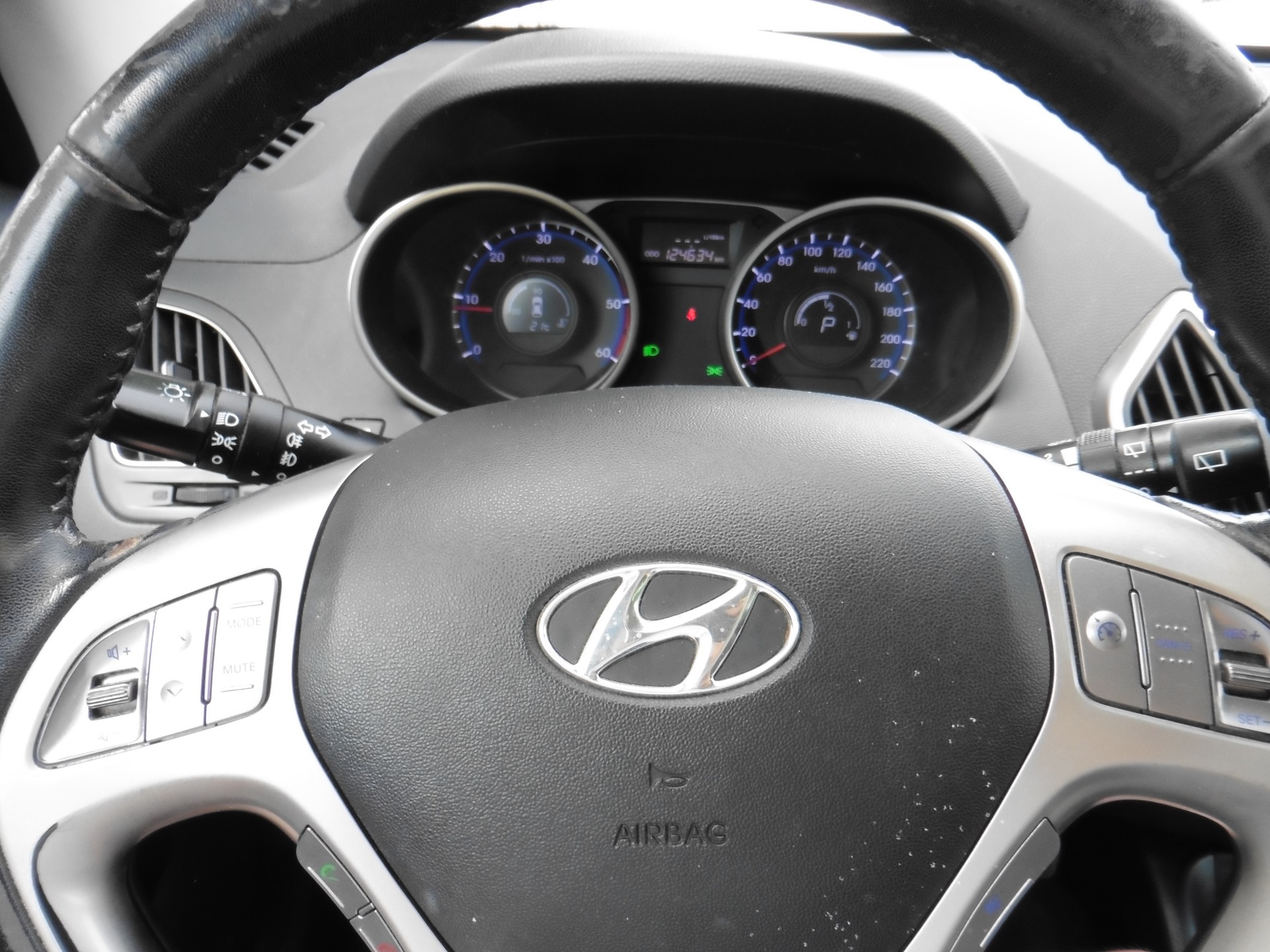 HYUNDAI iX 35 2.0 CRDi Style 4WD Automatic-image-15
