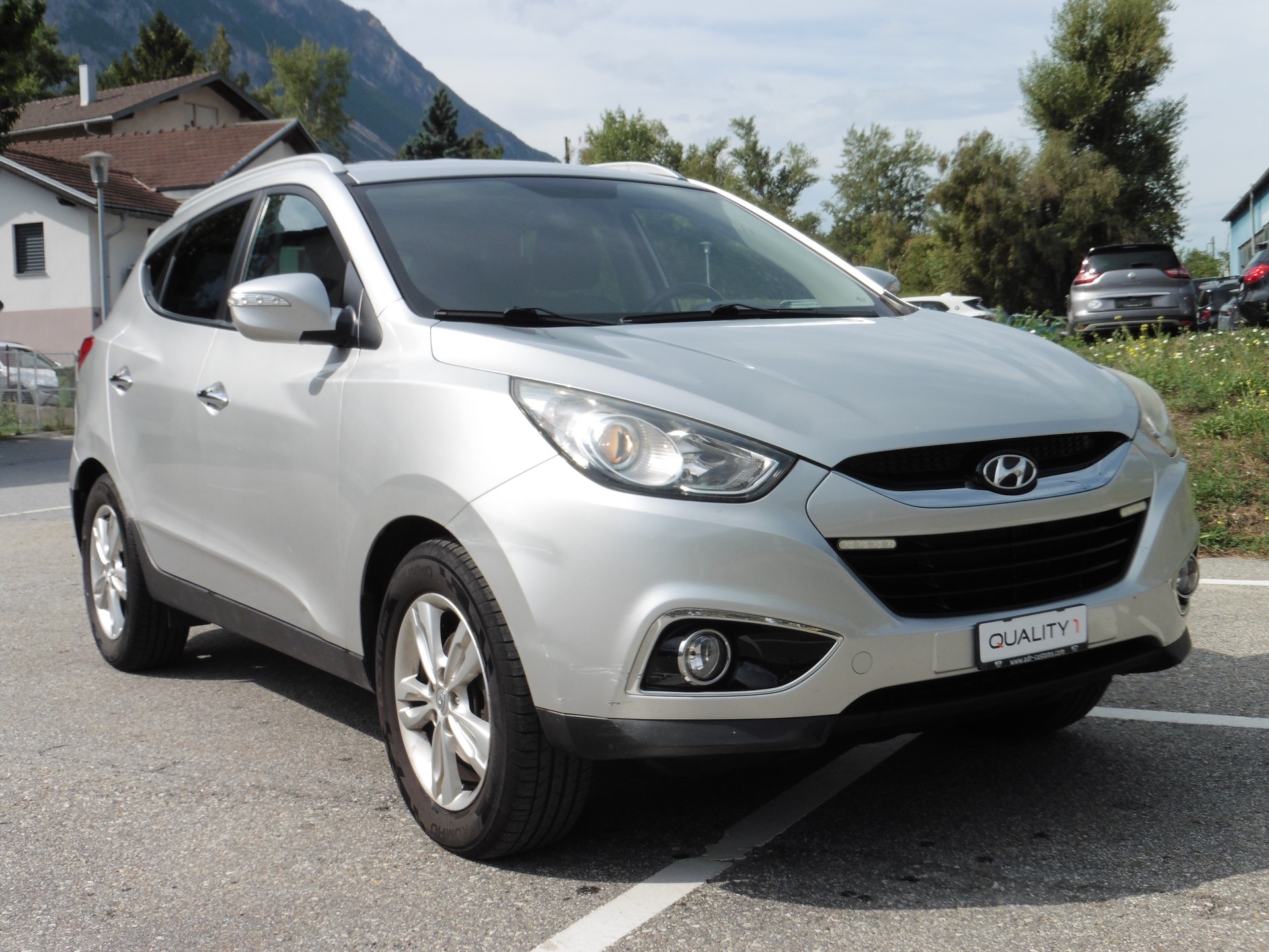 HYUNDAI iX 35 2.0 CRDi Style 4WD Automatic-image-3