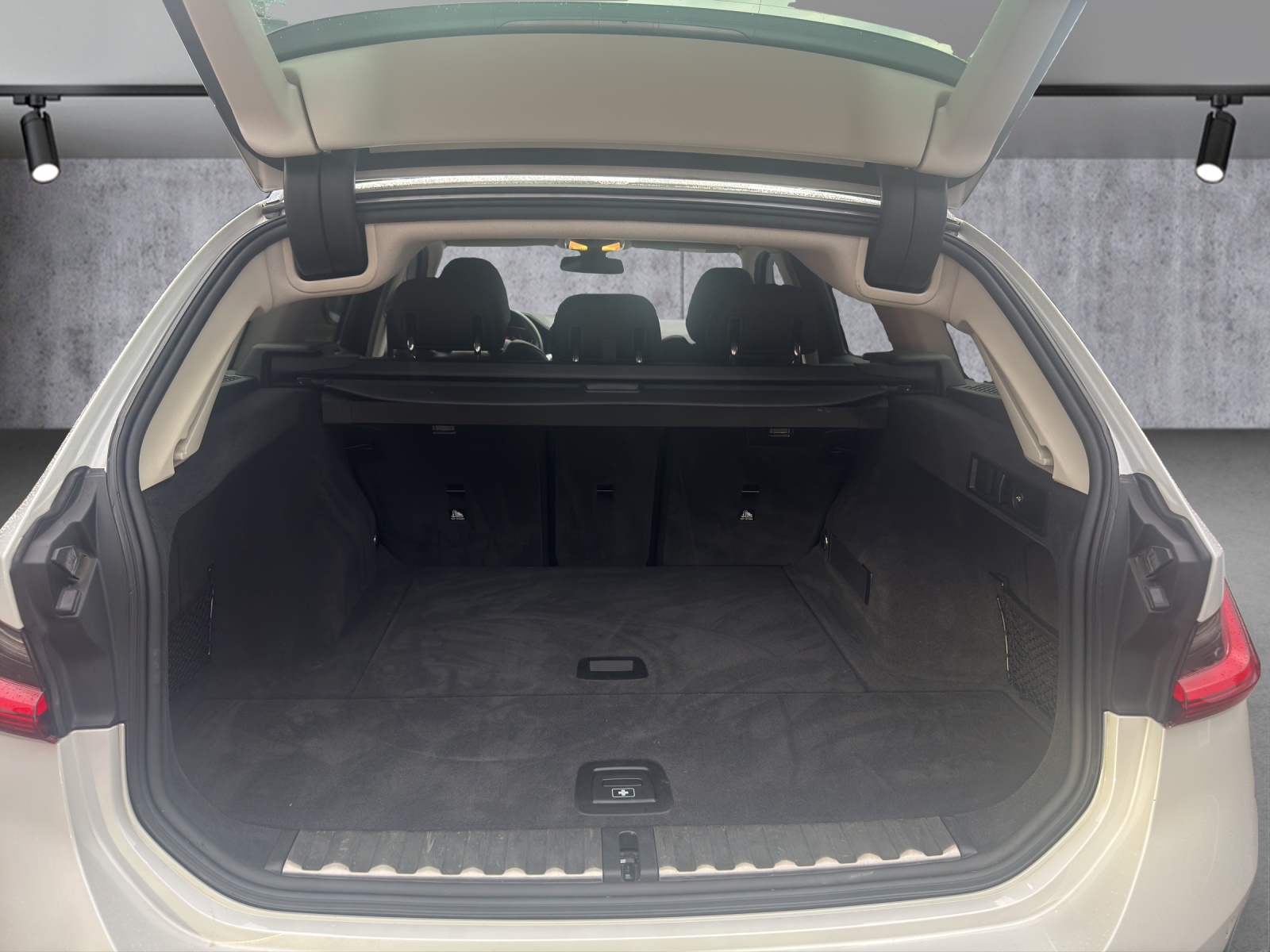 BMW 320d xDrive Steptronic-image-11