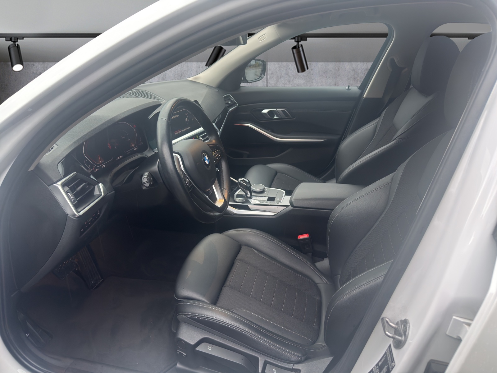 BMW 320d xDrive Steptronic-image-5
