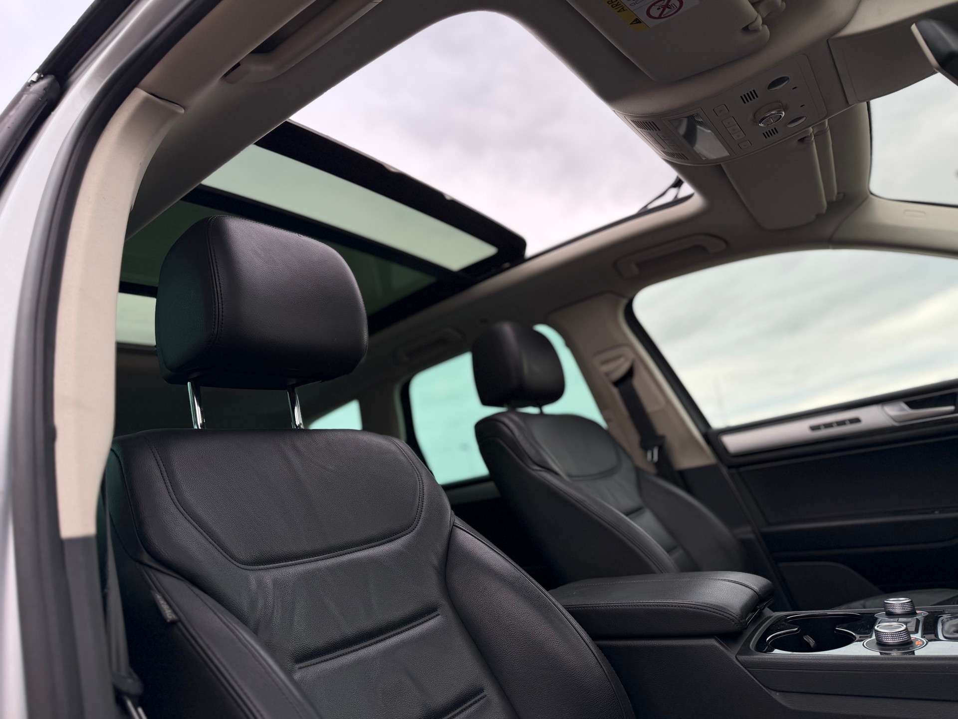 VW Touareg 3.0 TDI R-Line-image-7